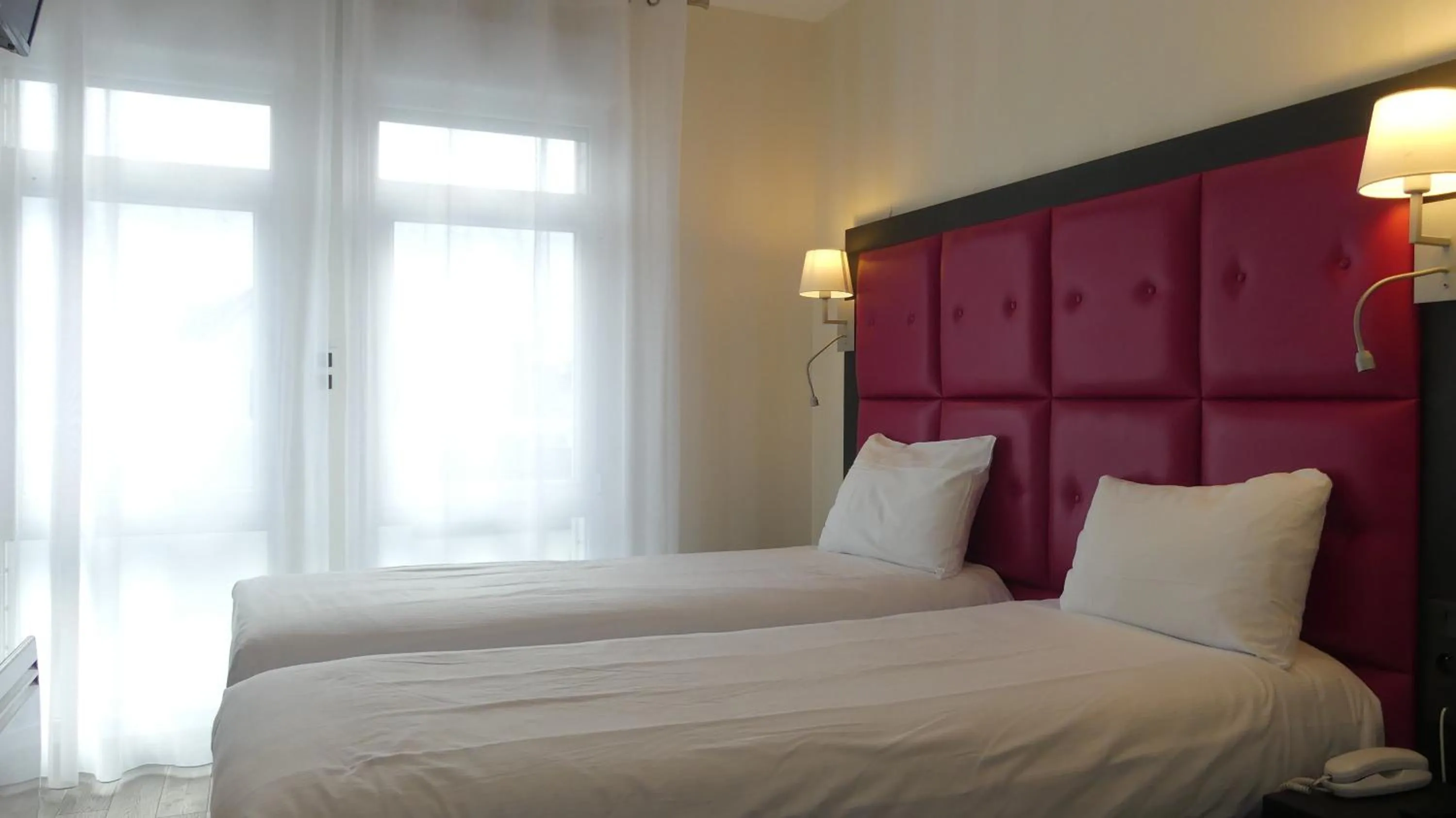 Bedroom, Bed in Logis Hôtel Saint Guirec Et De La Plage