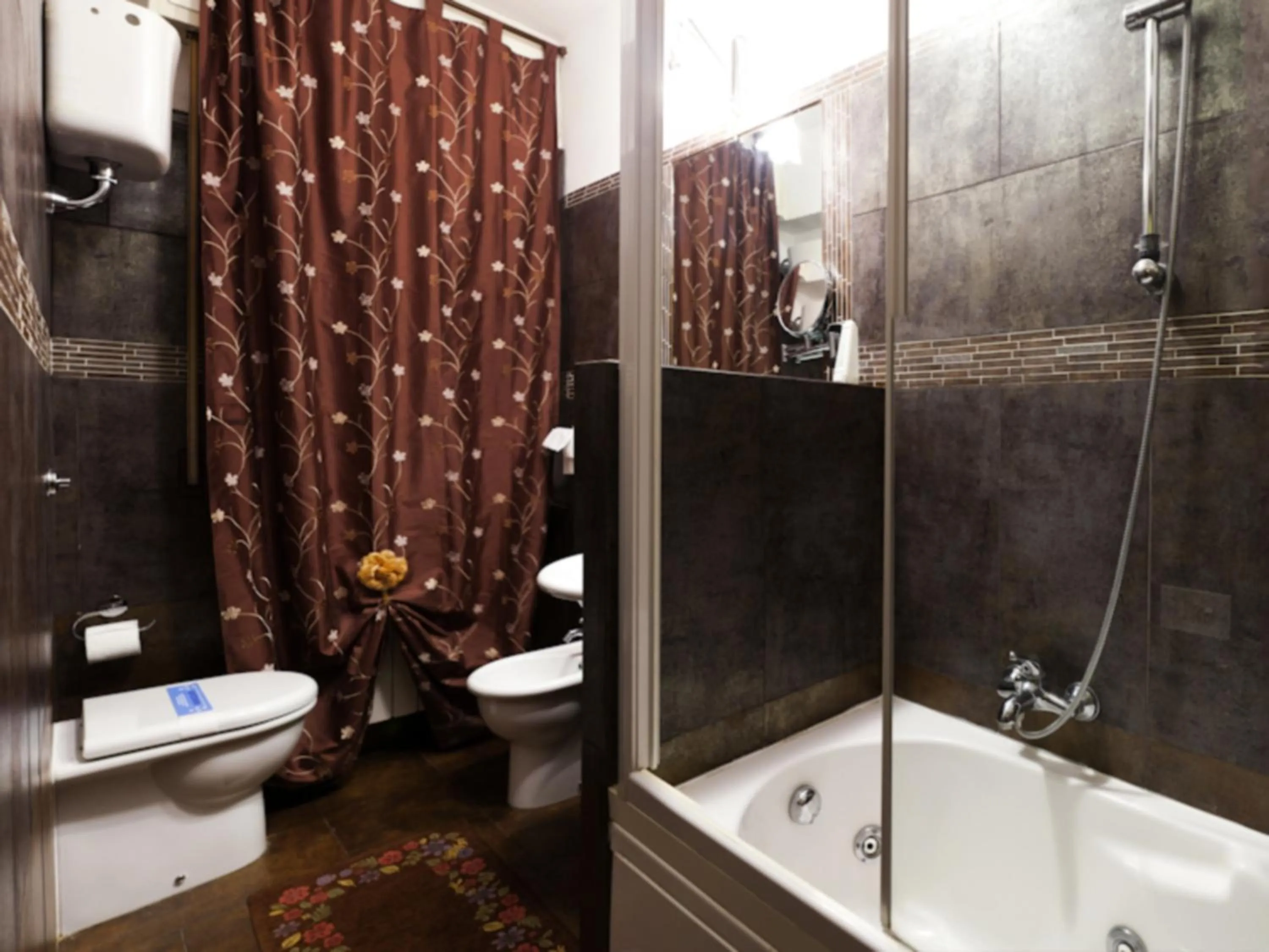 Bathroom in Hotel Il Cavaliere Nero