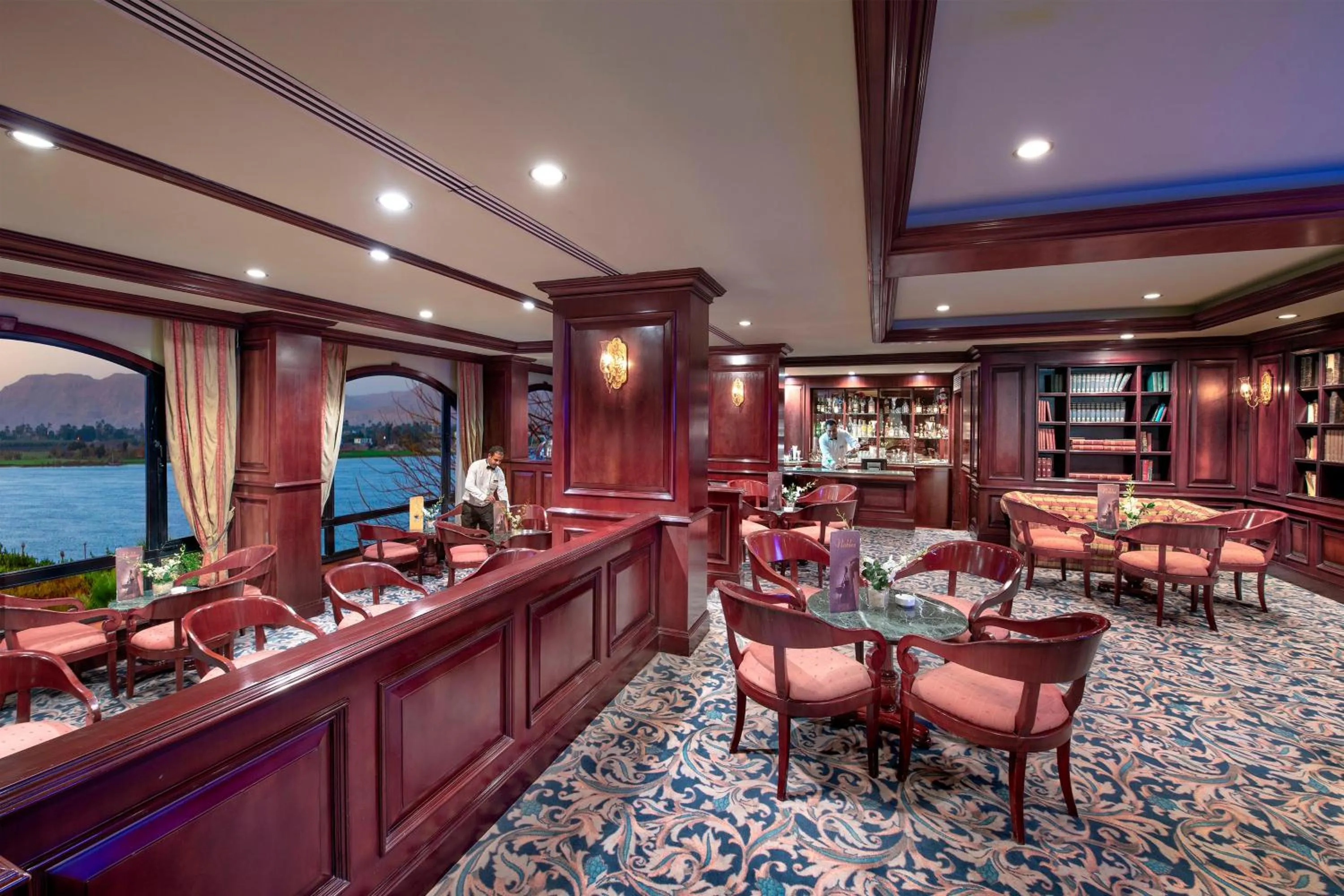 Lounge or bar in Sonesta St. George Hotel - Convention Center