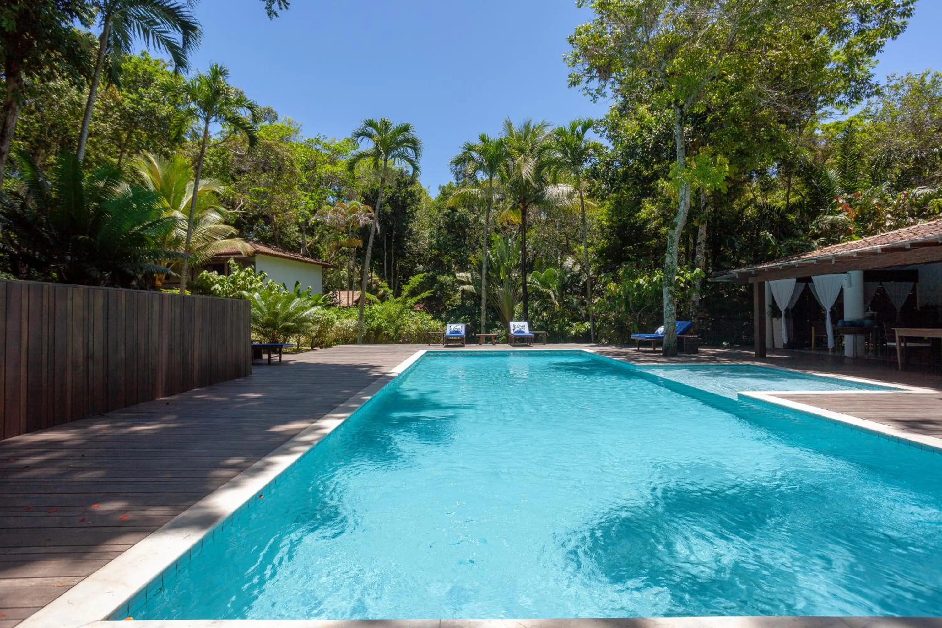 Swimming pool in Etnia Casa Hotel