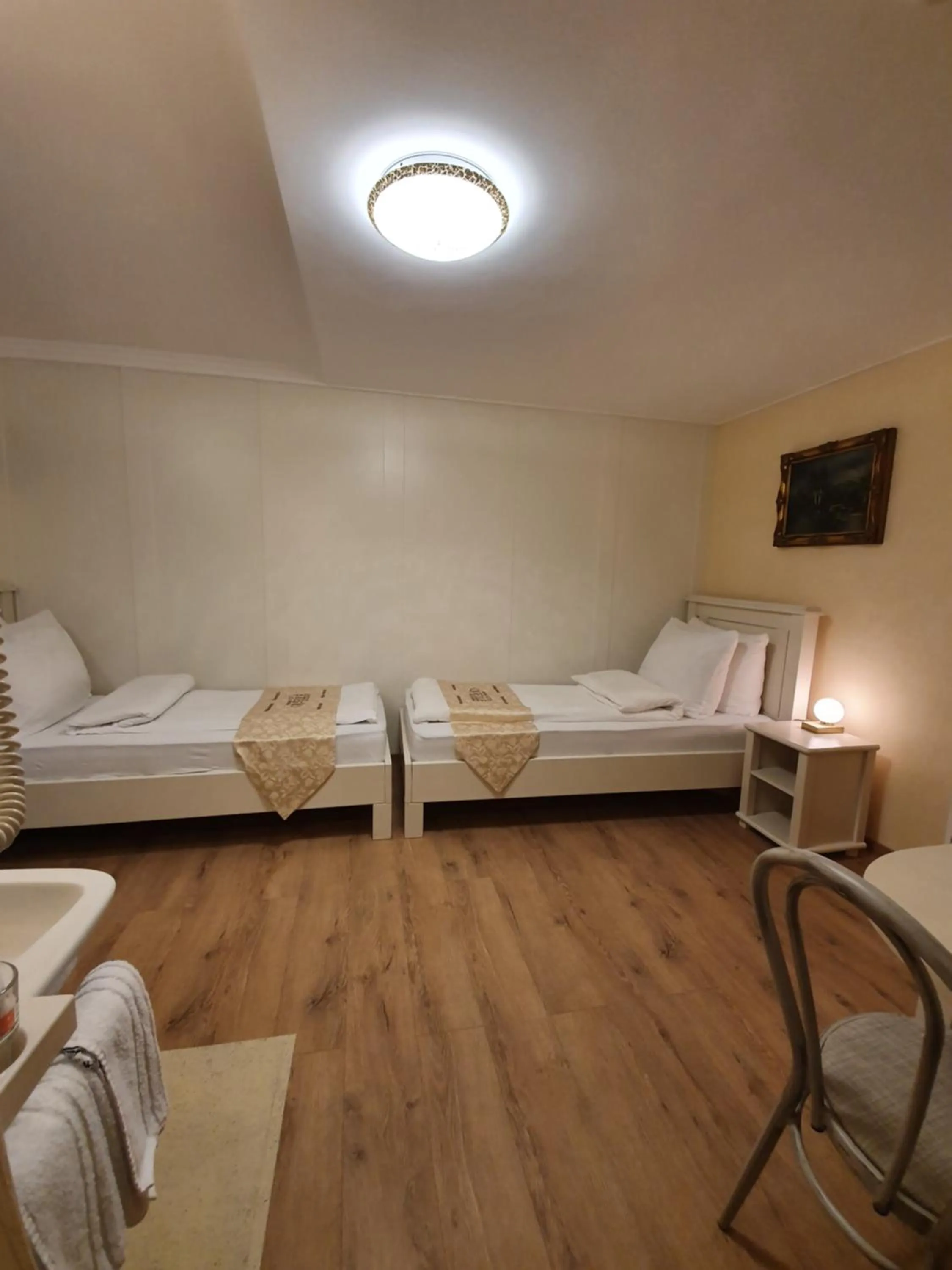 towels, Bed in Esos Hotel Quelle