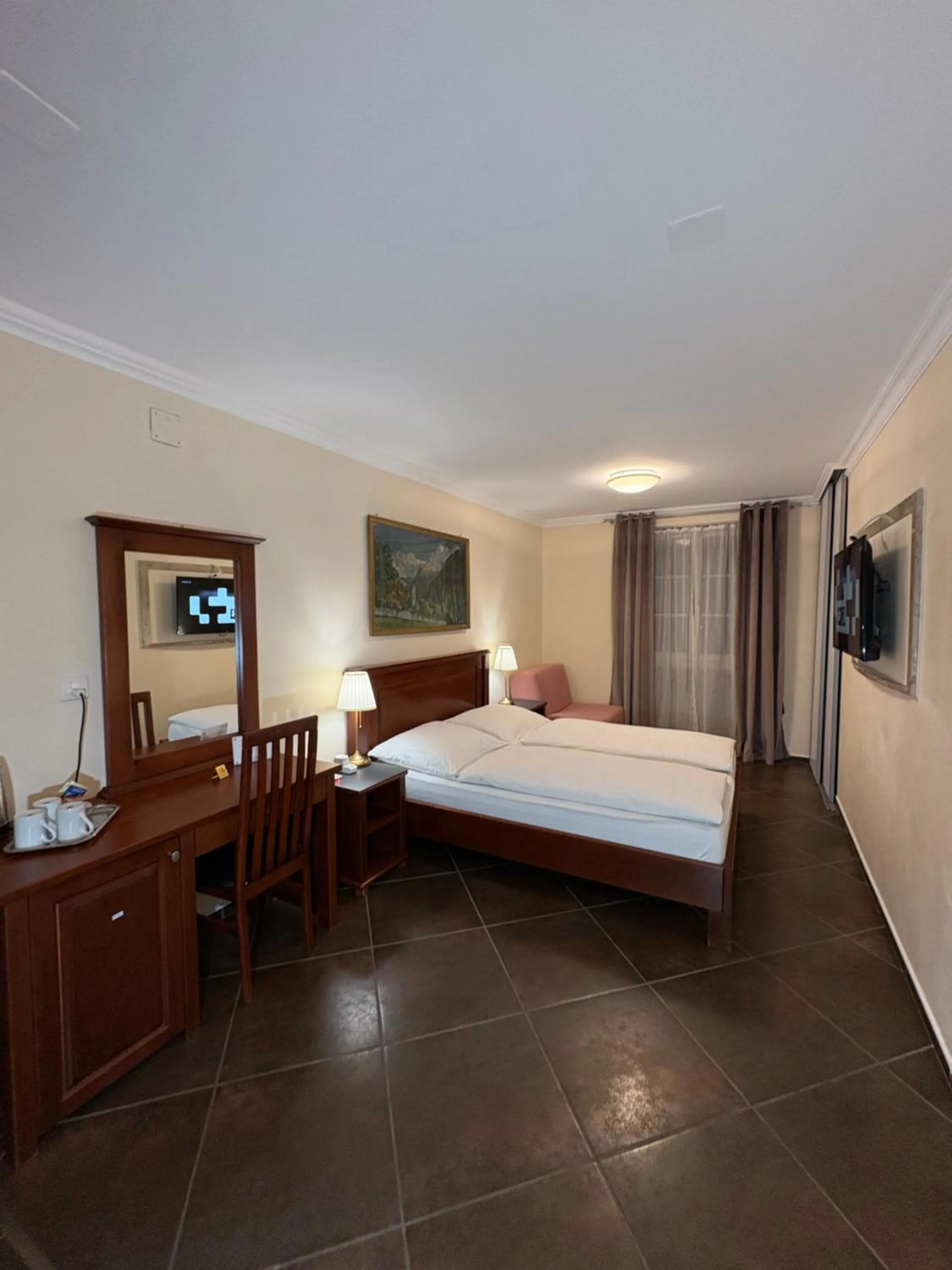 TV and multimedia, Bed in Esos Hotel Quelle