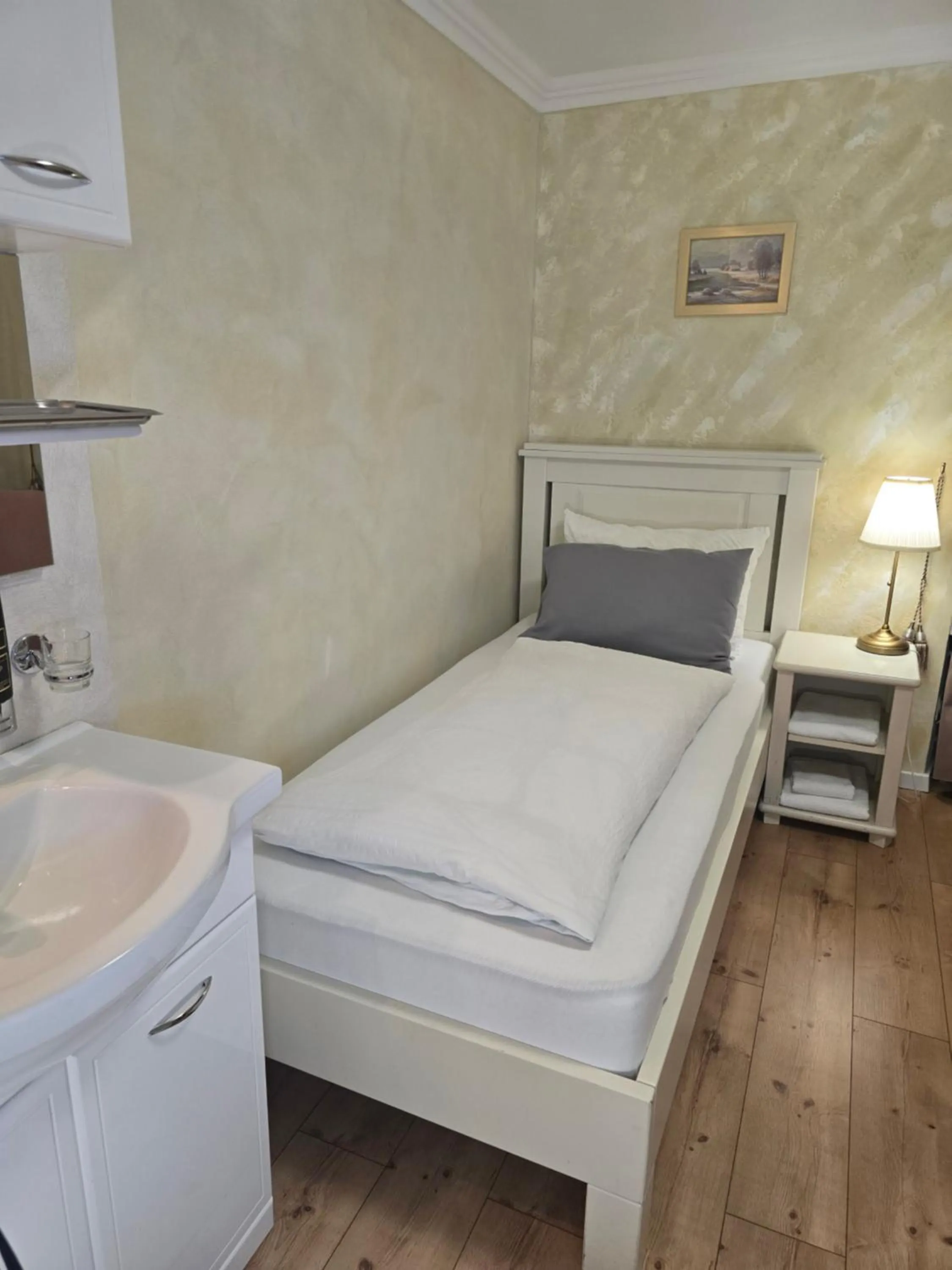 Photo of the whole room, Bed in Esos Hotel Quelle