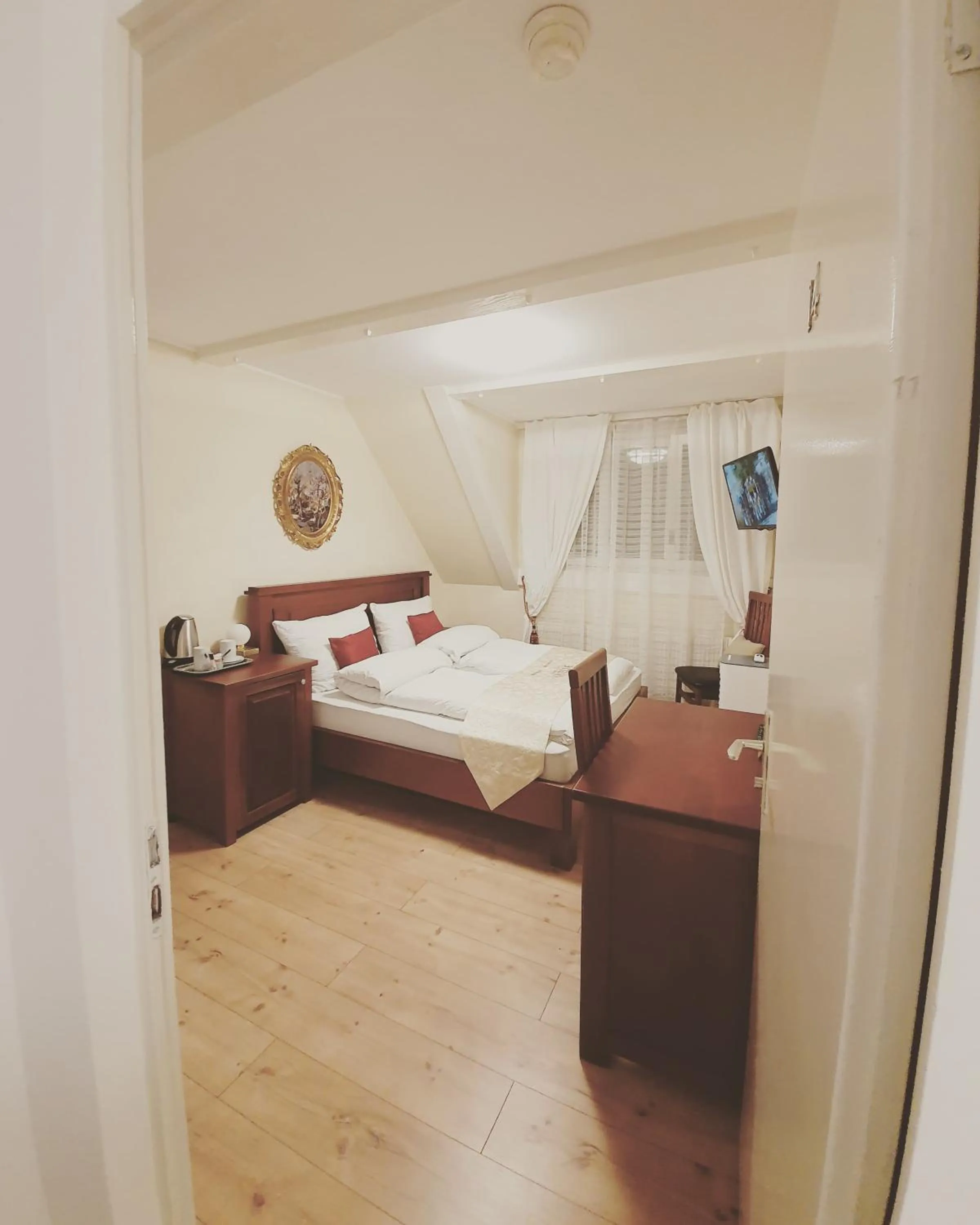 Photo of the whole room, Bed in Esos Hotel Quelle