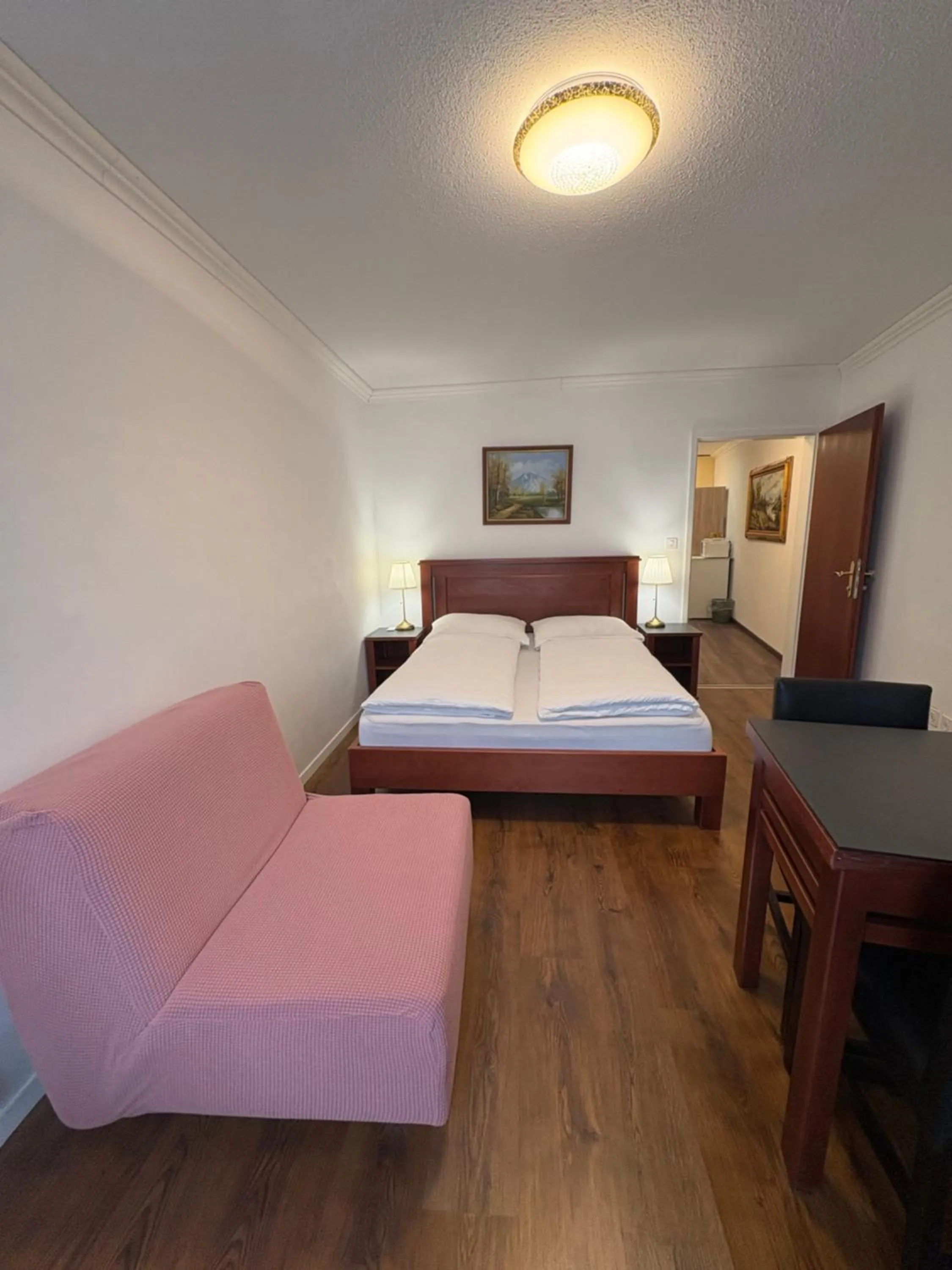 Property building, Bed in Esos Hotel Quelle