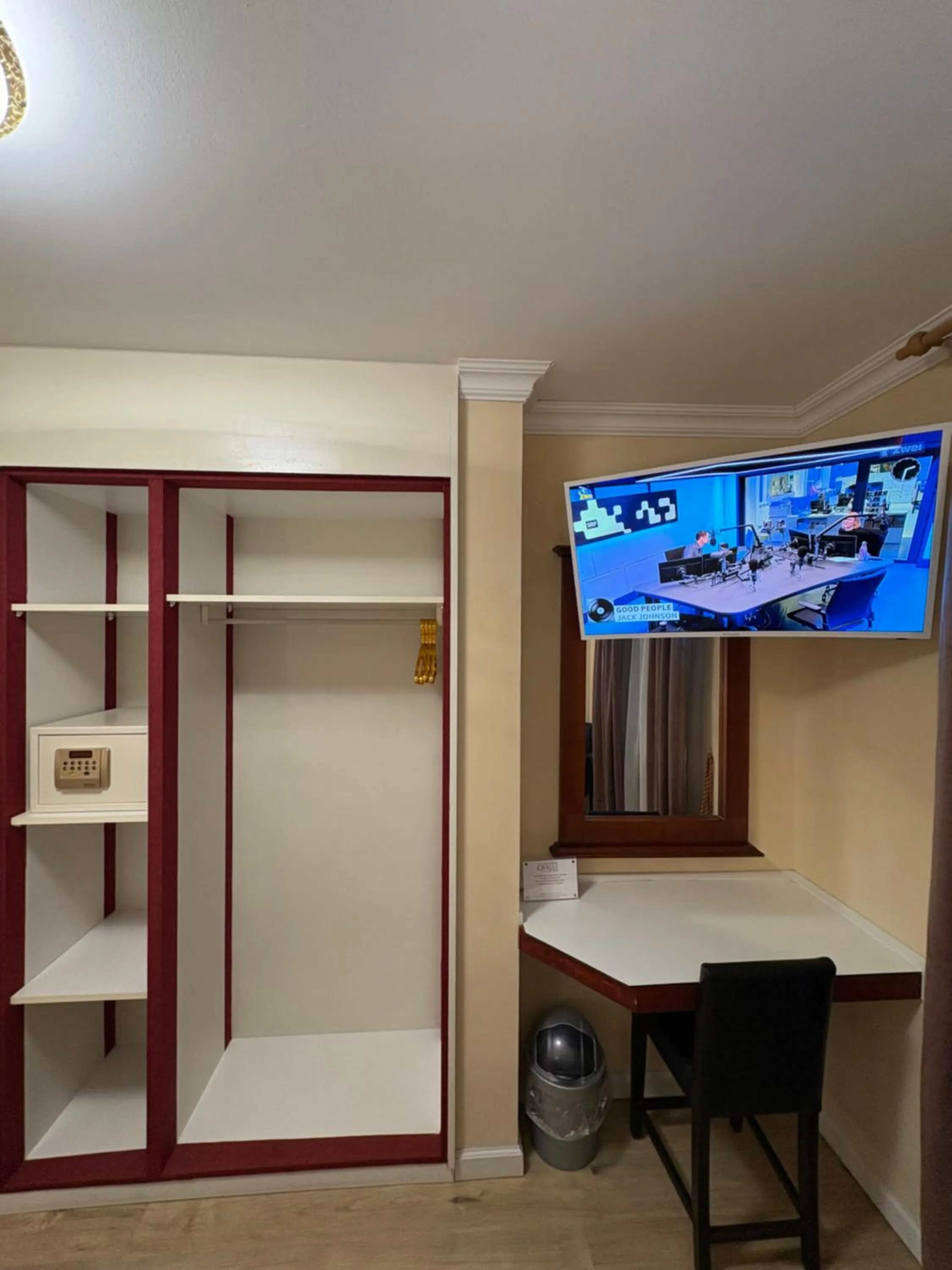 TV and multimedia in Esos Hotel Quelle