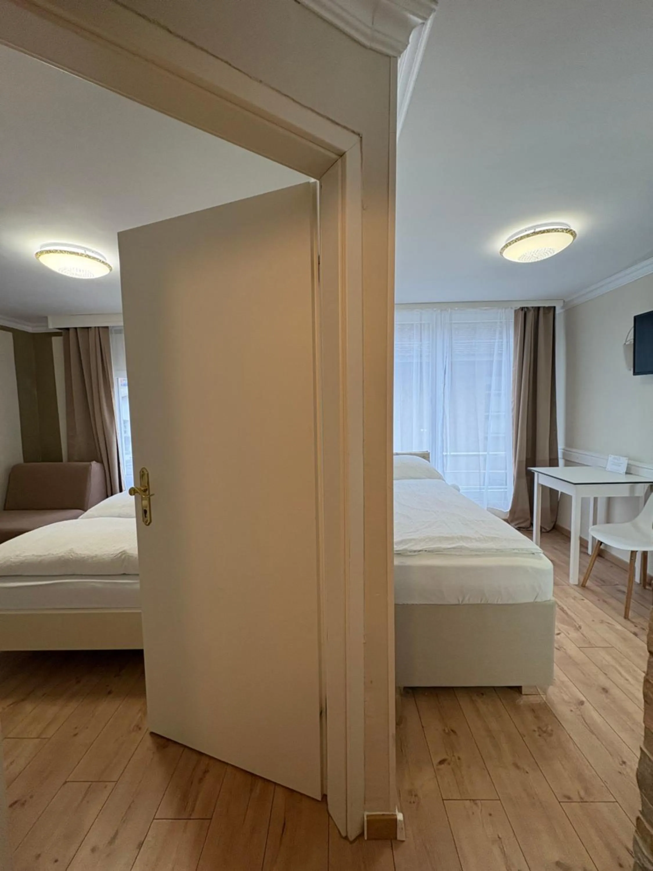 Property building, Bed in Esos Hotel Quelle