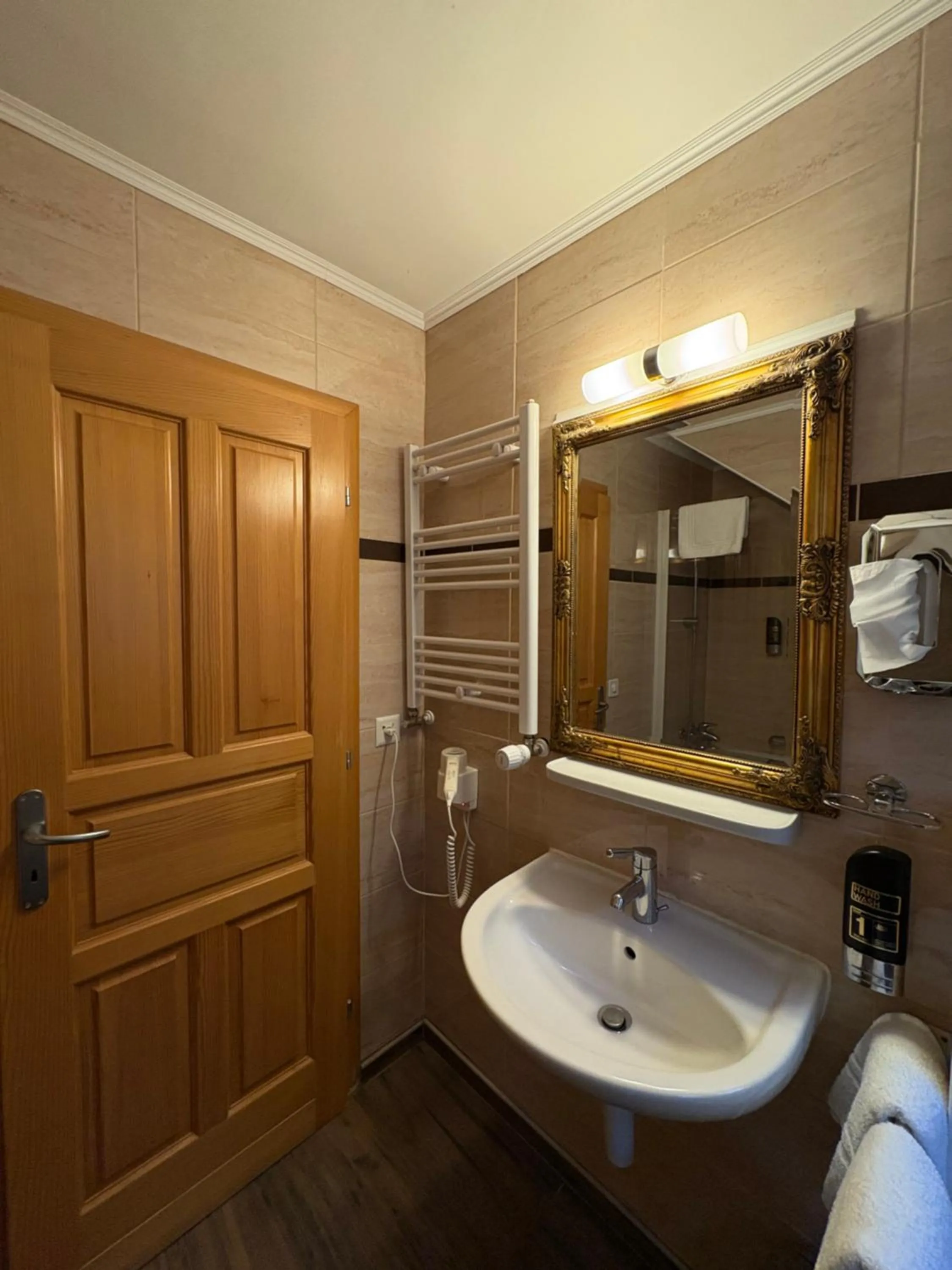 Bathroom in Esos Hotel Quelle