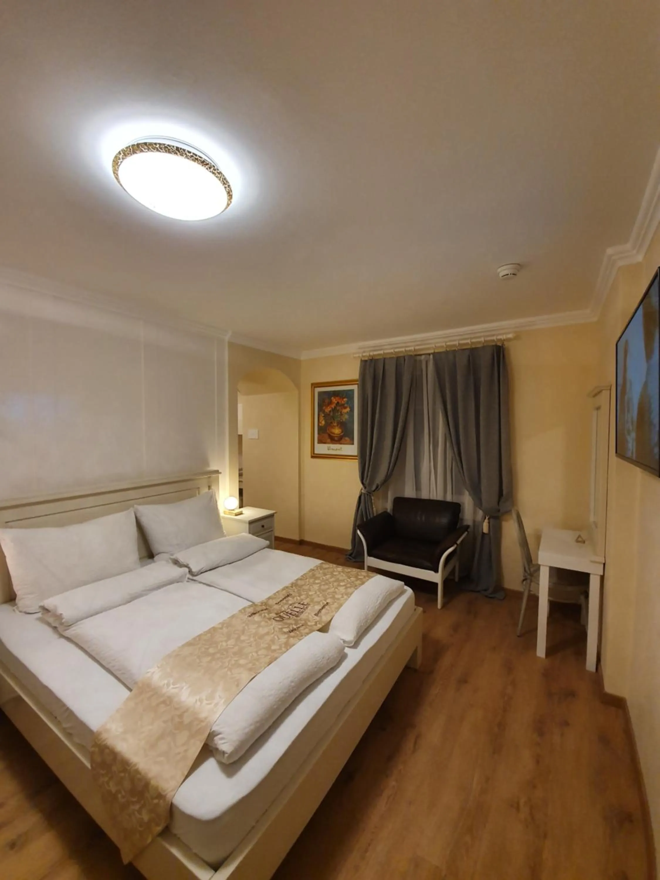 Photo of the whole room, Bed in Esos Hotel Quelle