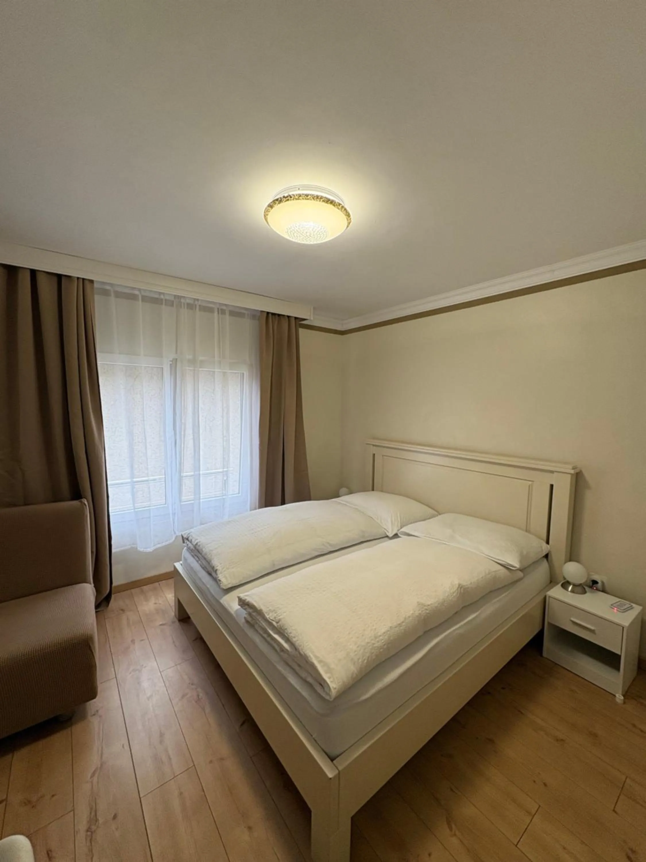 Property building, Bed in Esos Hotel Quelle