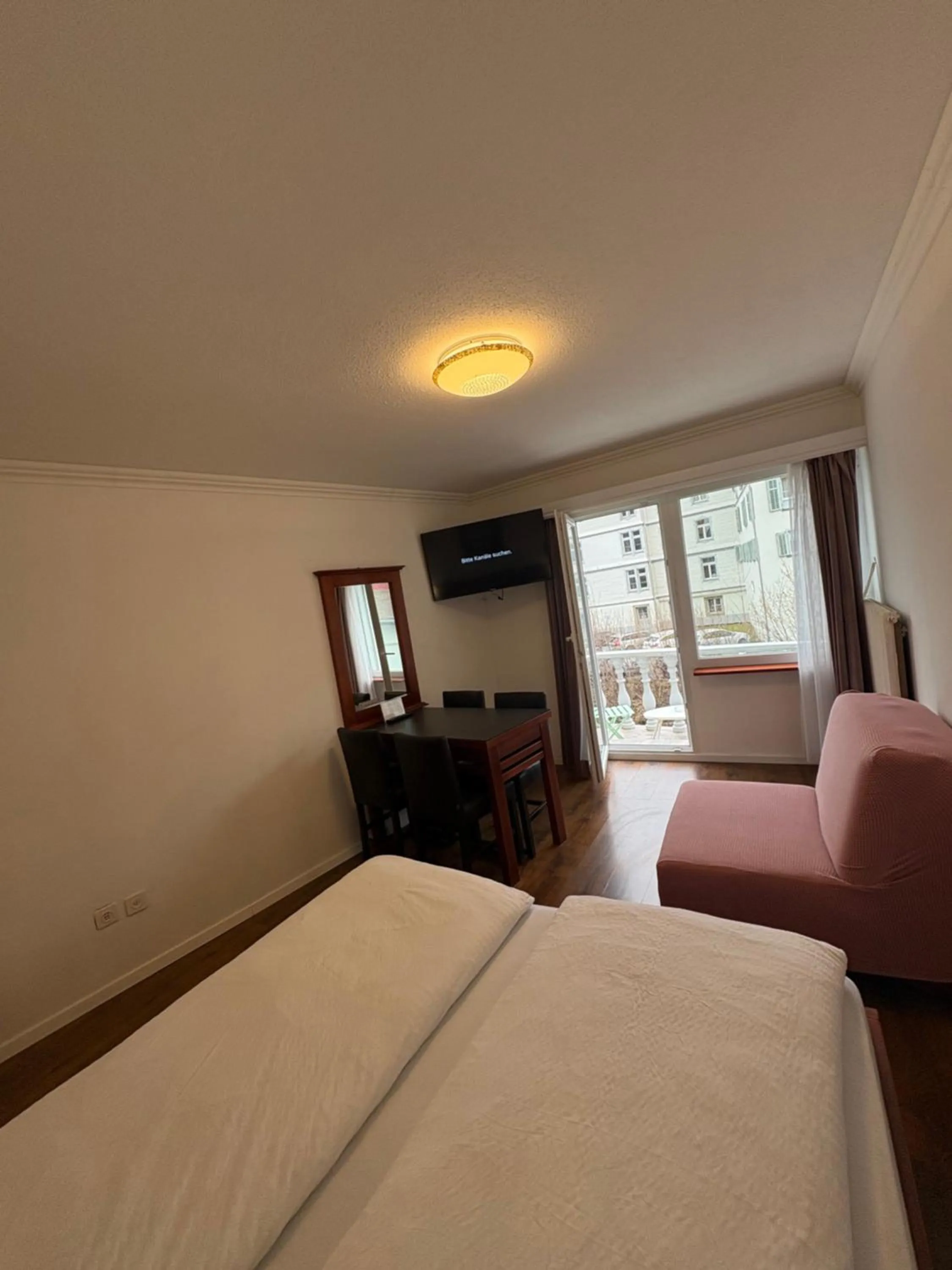 Property building, Bed in Esos Hotel Quelle