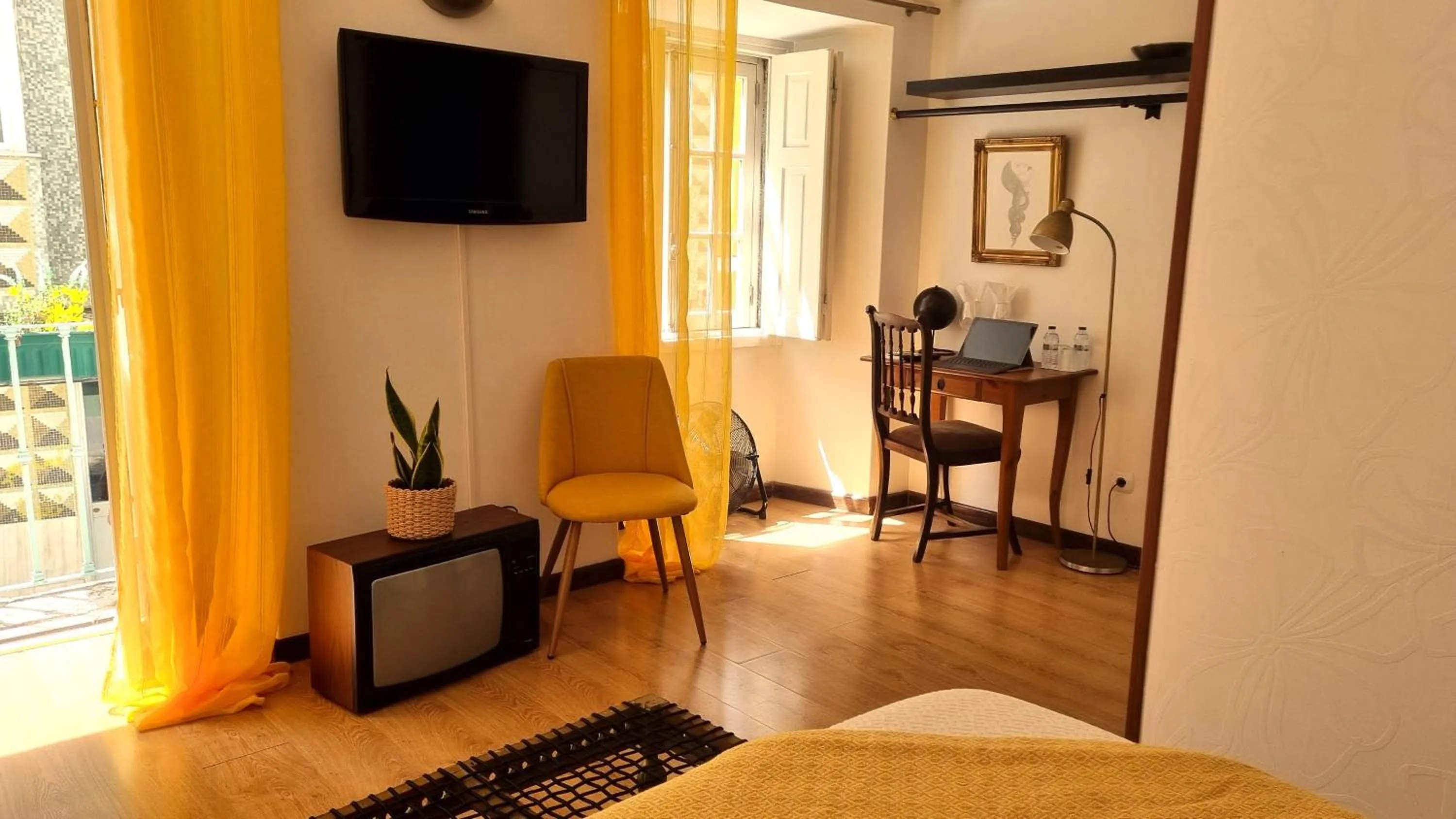 TV and multimedia in Casa do Criativo ® Bed&Breakfast