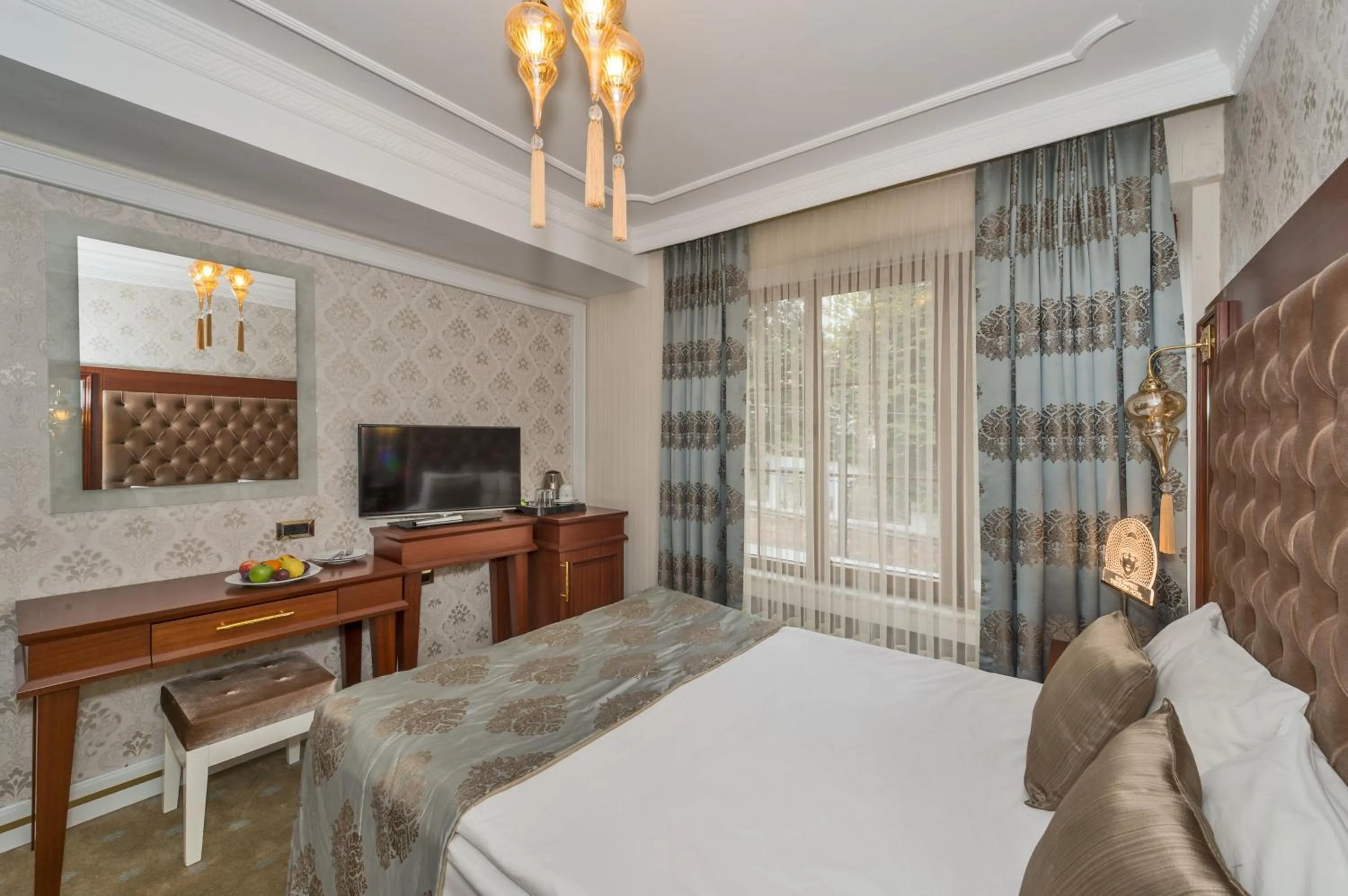 Photo of the whole room, Bed in The Empress Theodora Hotel