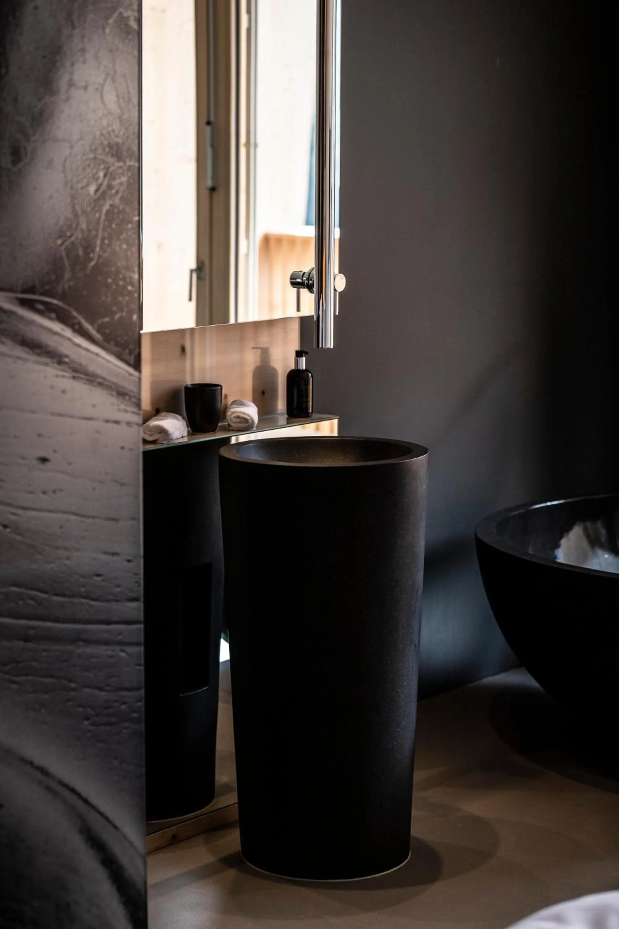 Bathroom in Hotel Arnica Scuol - Adults Only