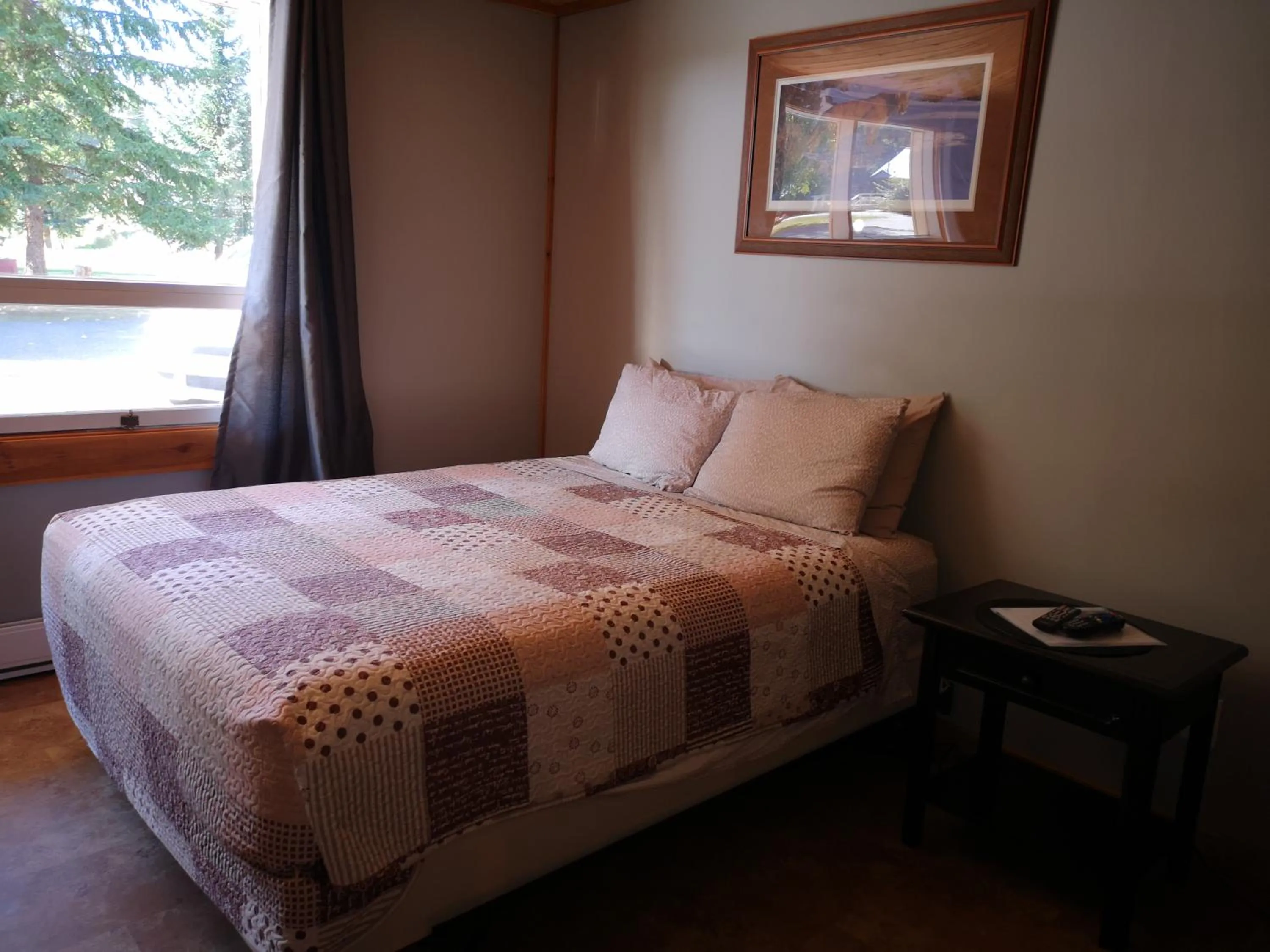Bed in Overlook Inn & Cabins