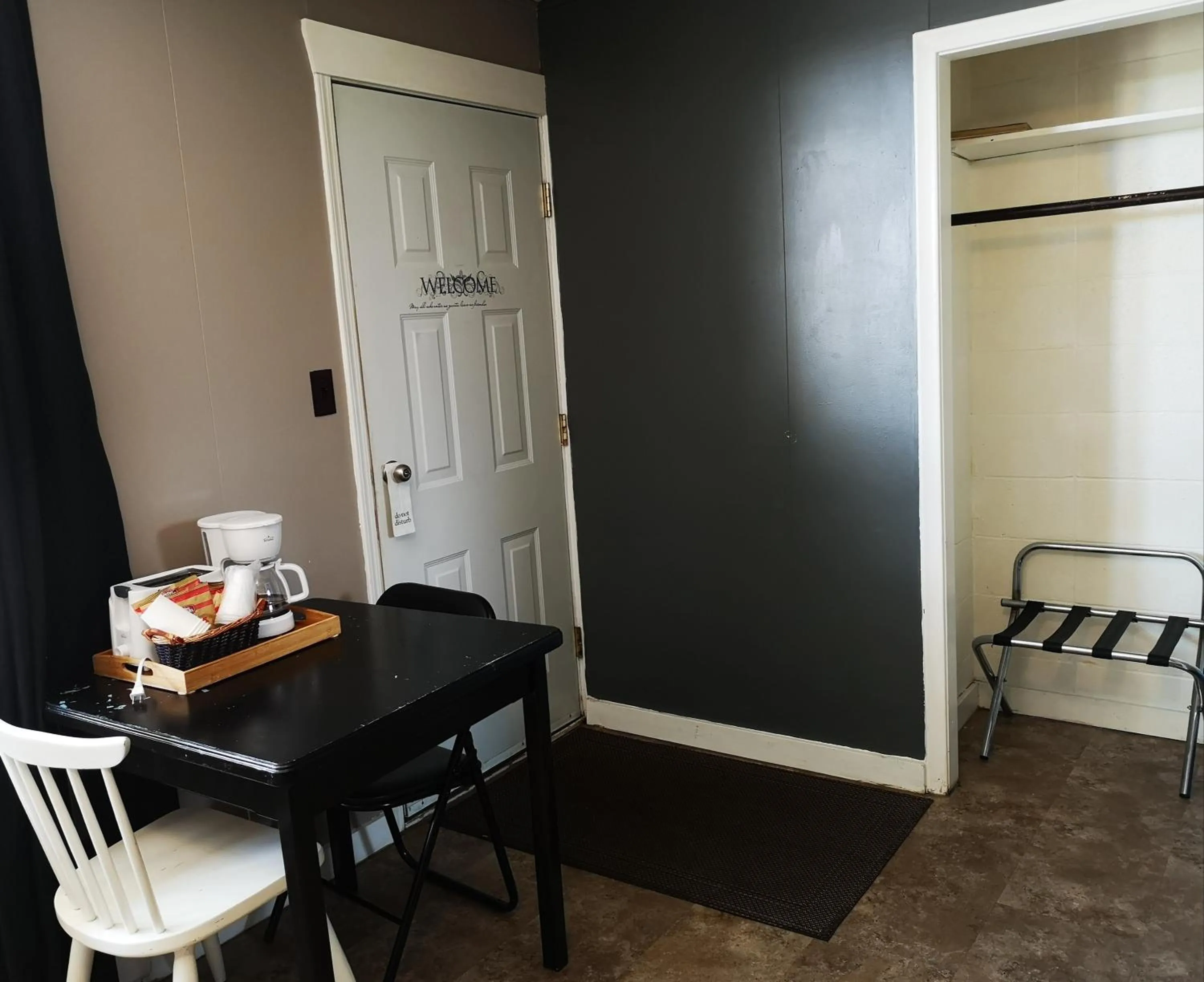 Coffee/tea facilities in Overlook Inn & Cabins