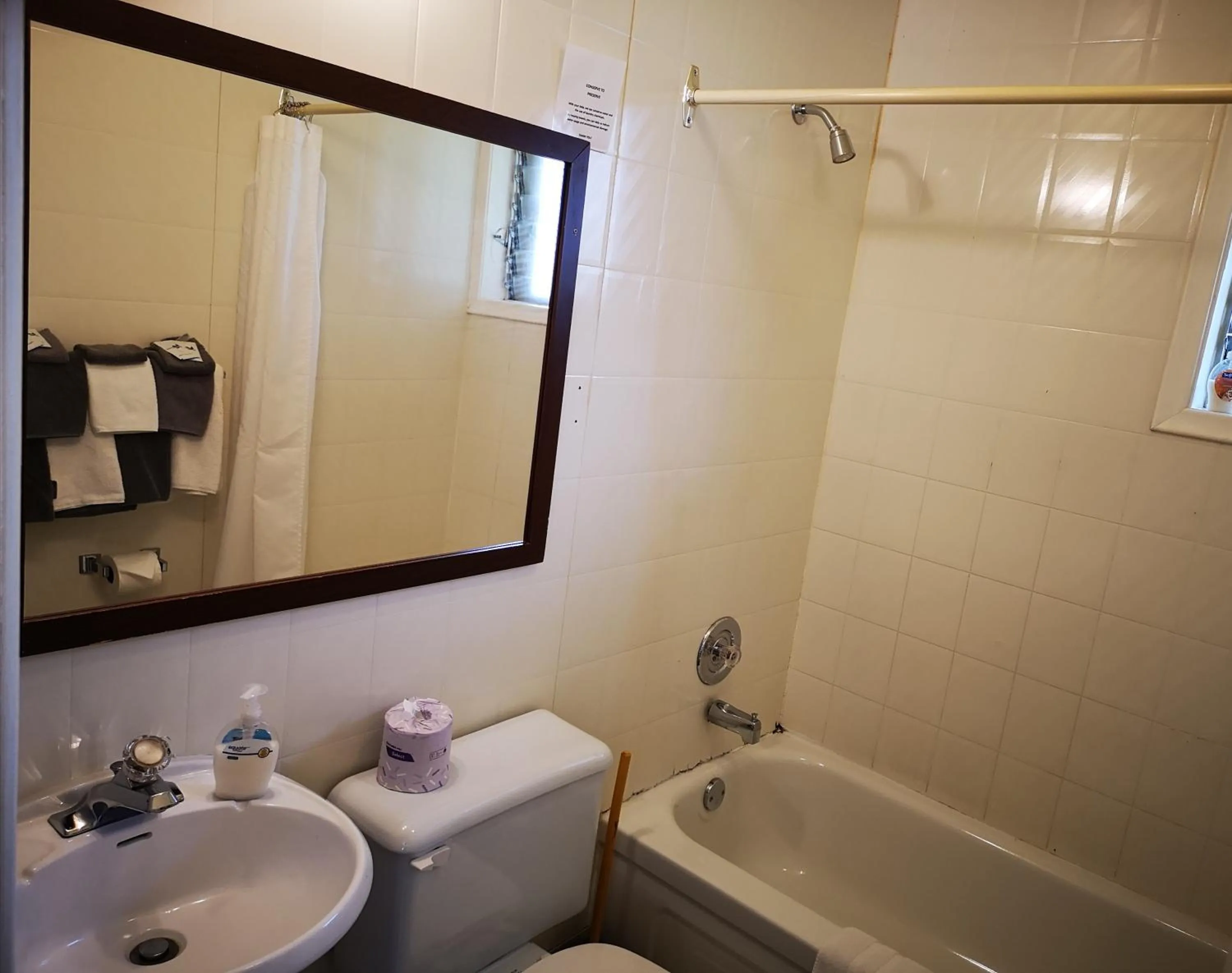 Bathroom in Overlook Inn & Cabins