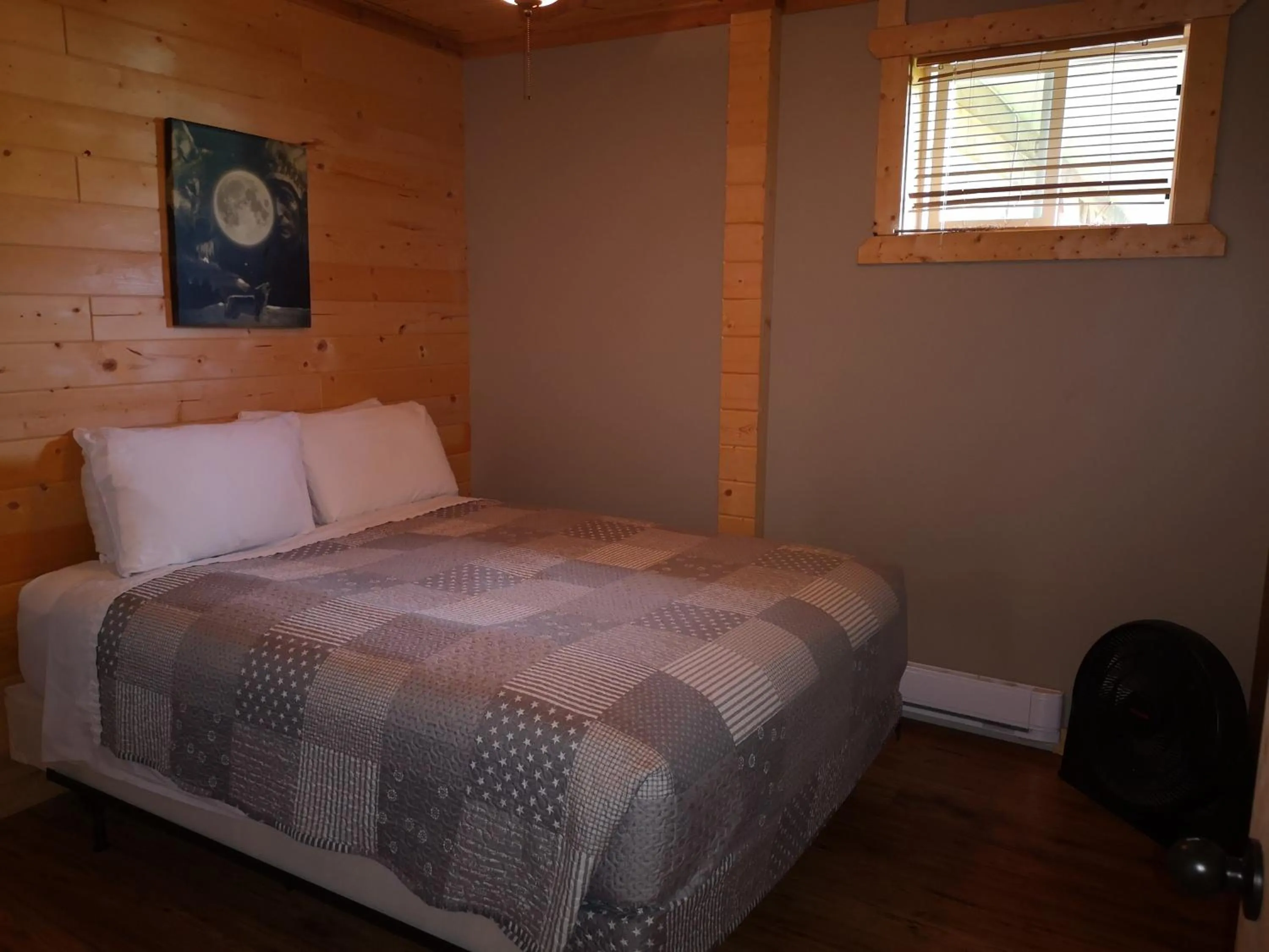 Bed in Overlook Inn & Cabins