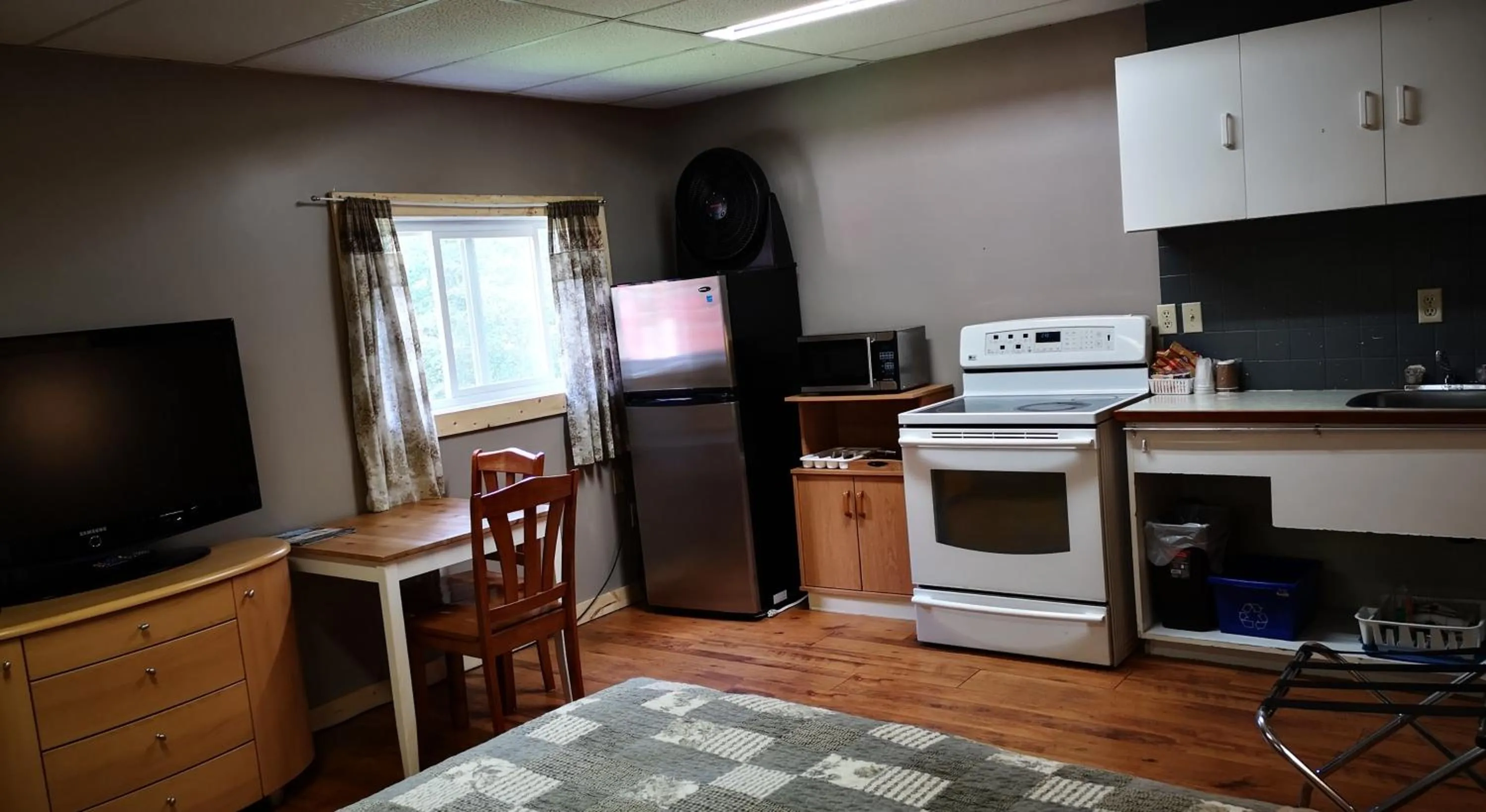Kitchen or kitchenette in Overlook Inn & Cabins