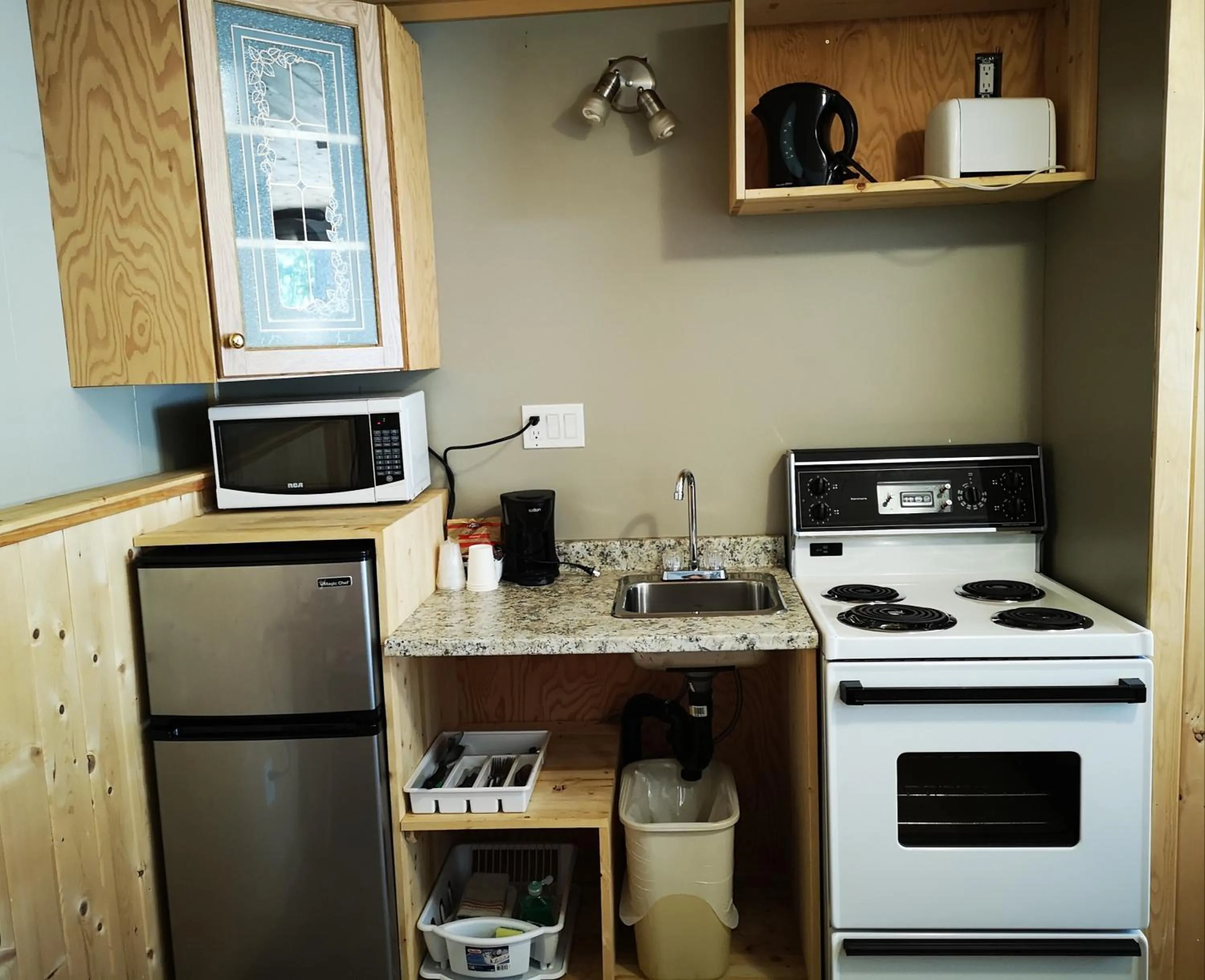 Kitchen or kitchenette in Overlook Inn & Cabins