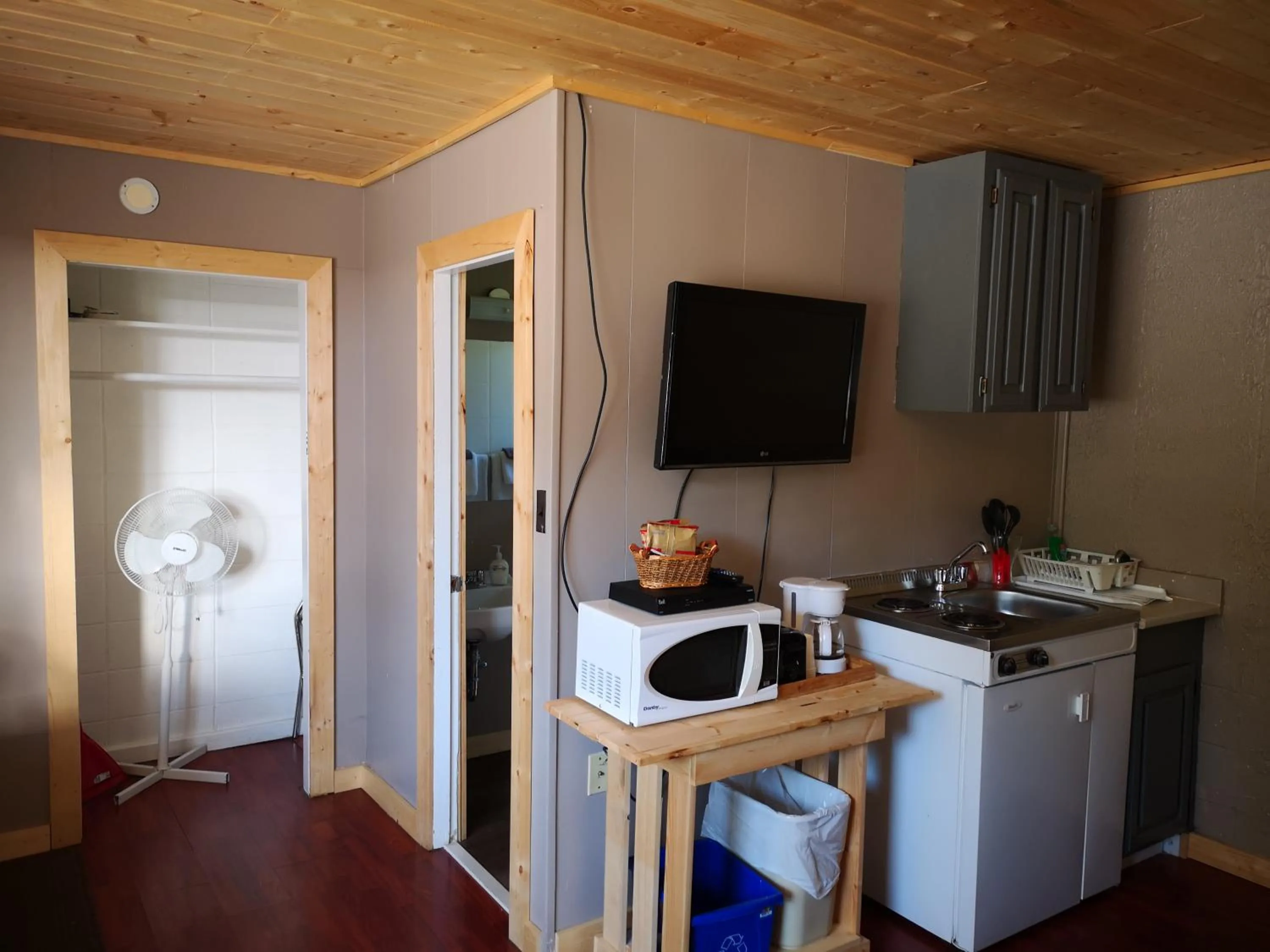 Kitchen or kitchenette in Overlook Inn & Cabins