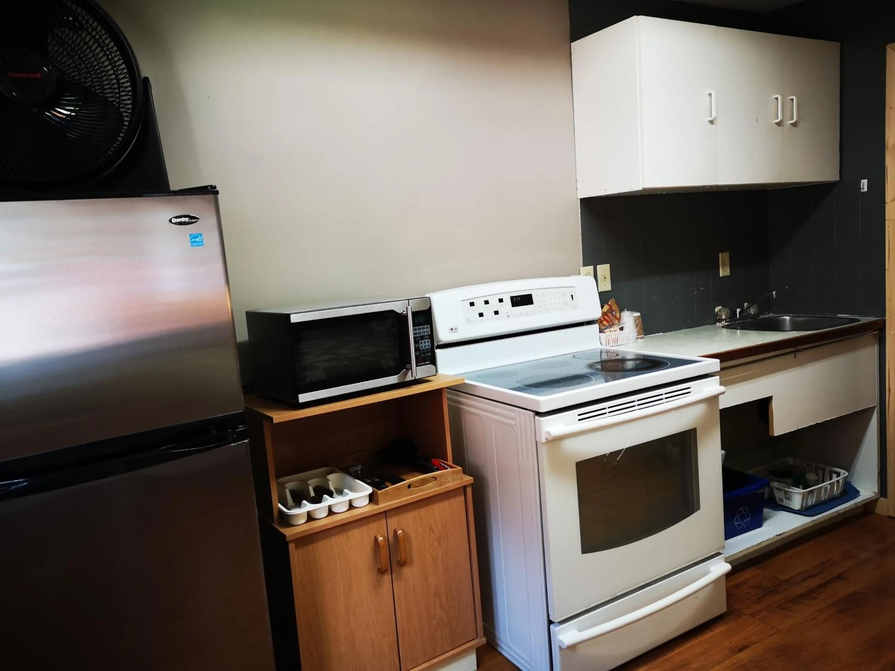 Kitchen or kitchenette in Overlook Inn & Cabins