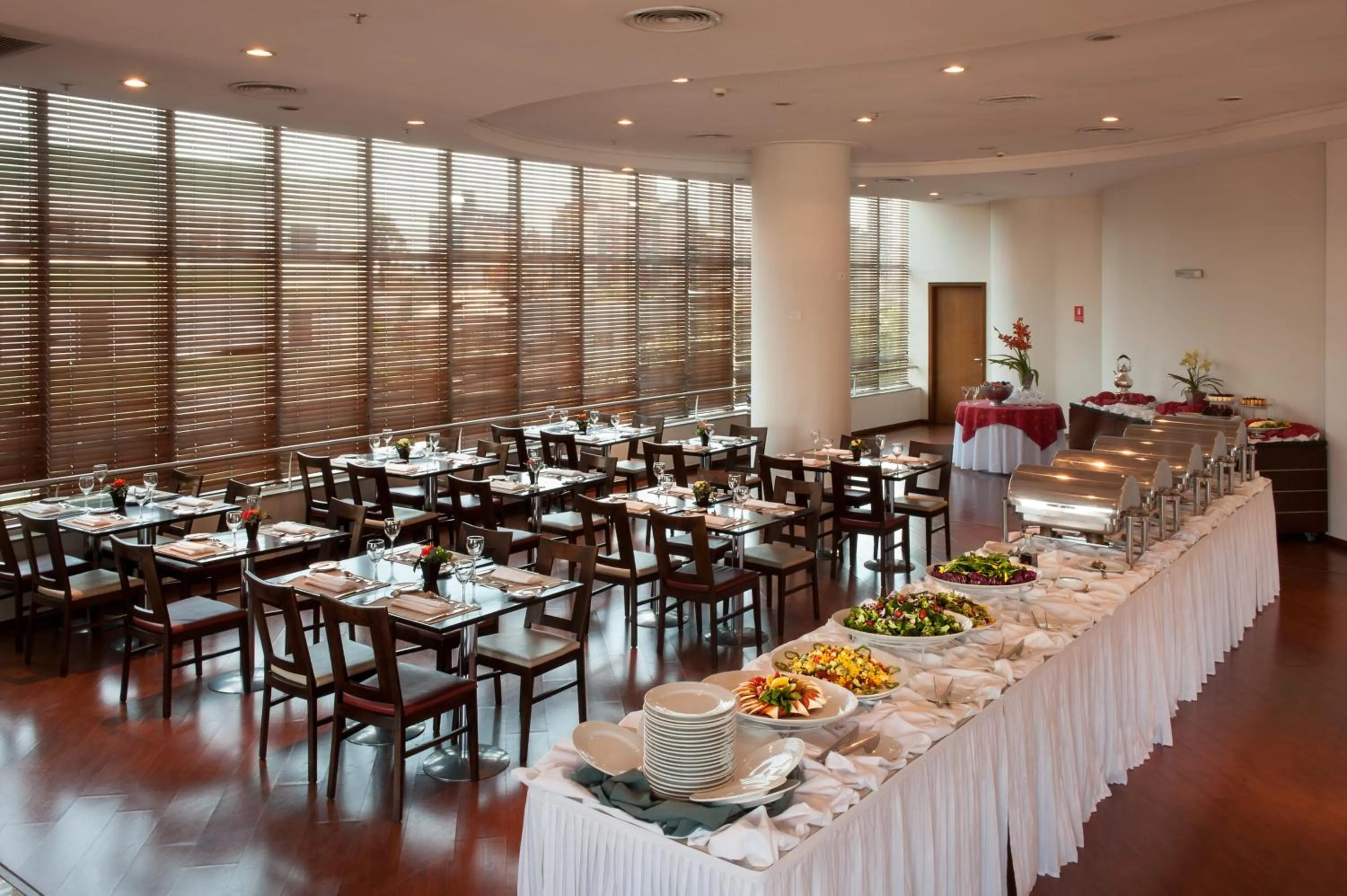 Restaurant/places to eat in Bourbon Convention Hotel Joinville
