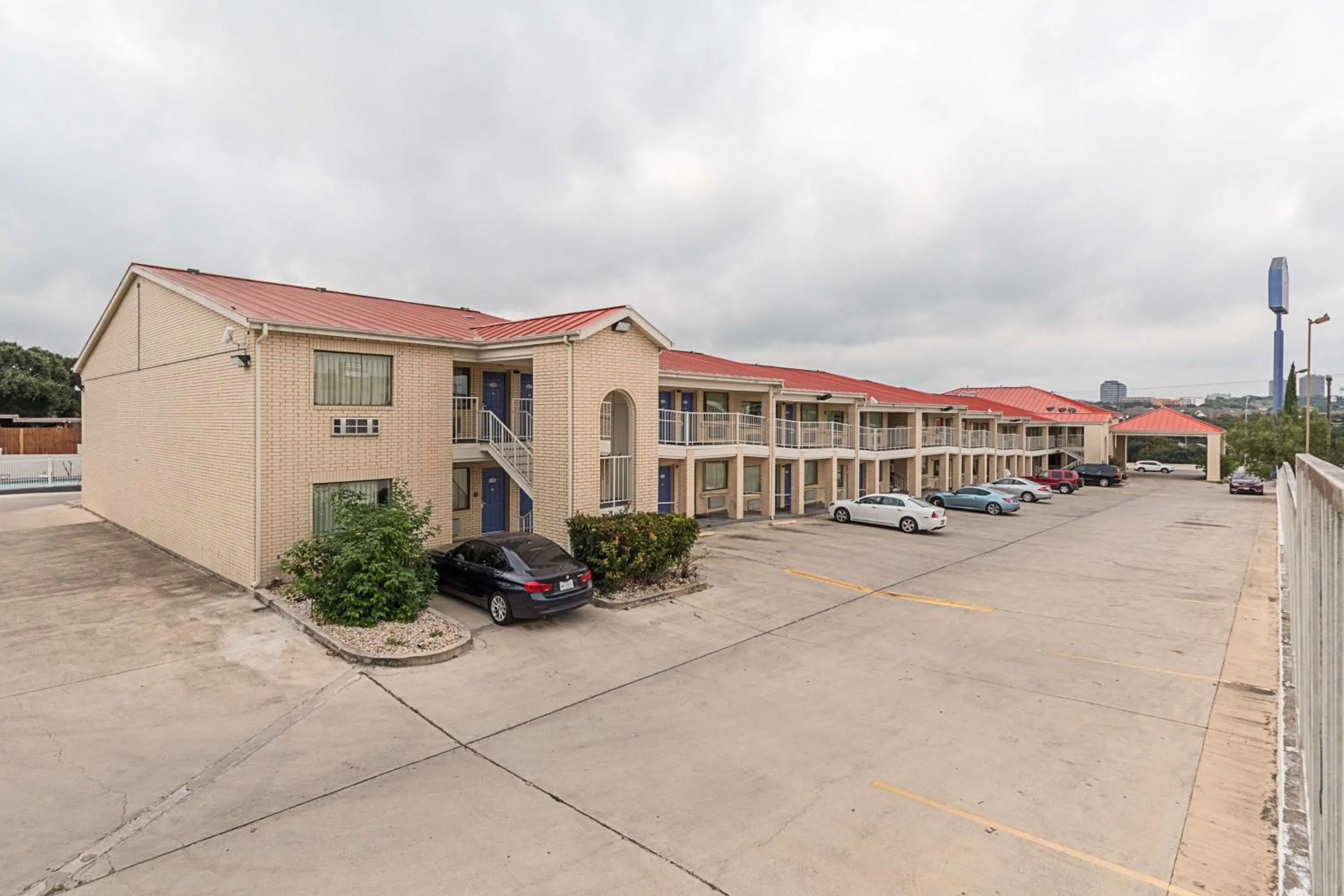 Property building in Motel 6-San Antonio, TX - Fiesta Trails