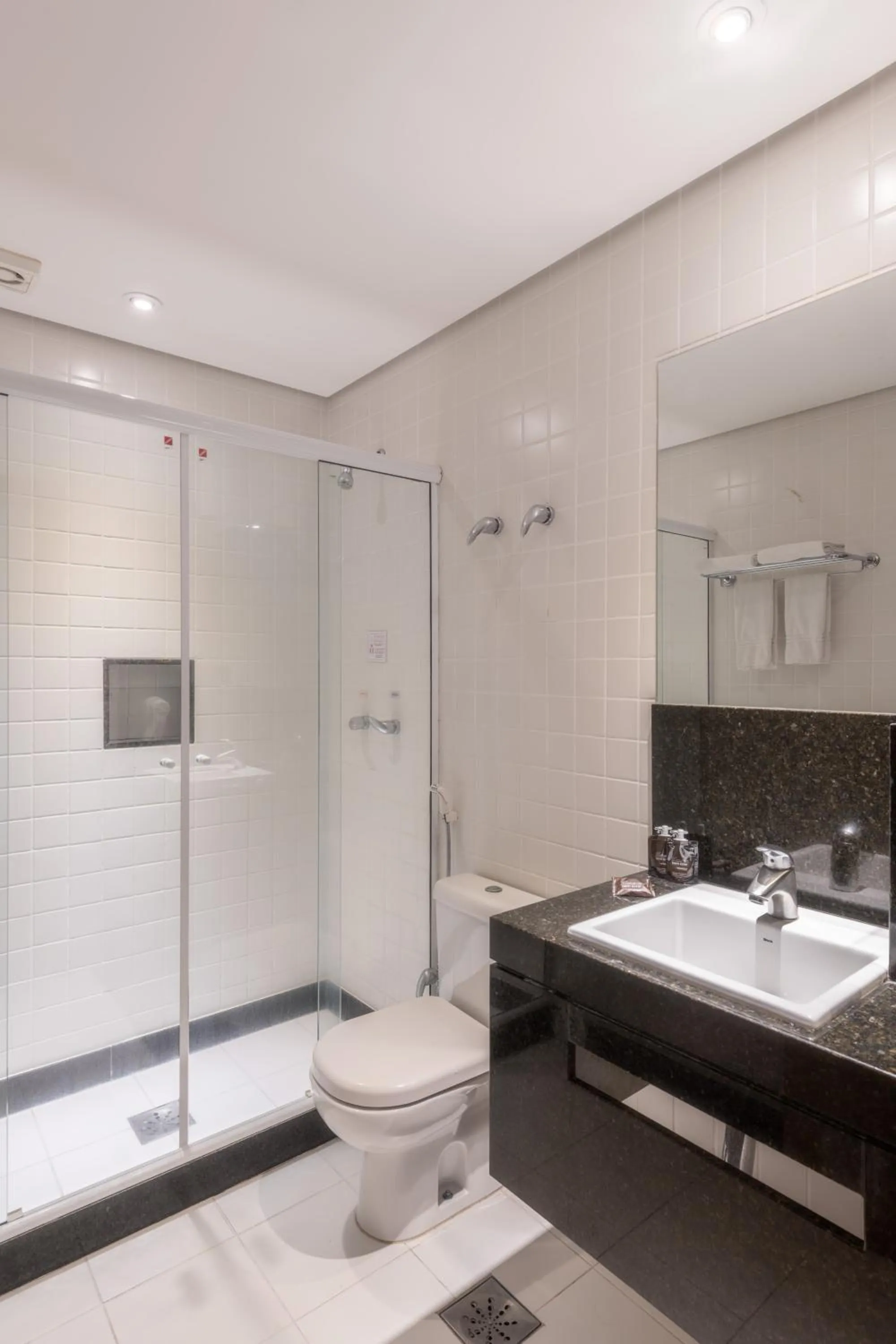 Bathroom in DELPLAZA Timbiras São Paulo