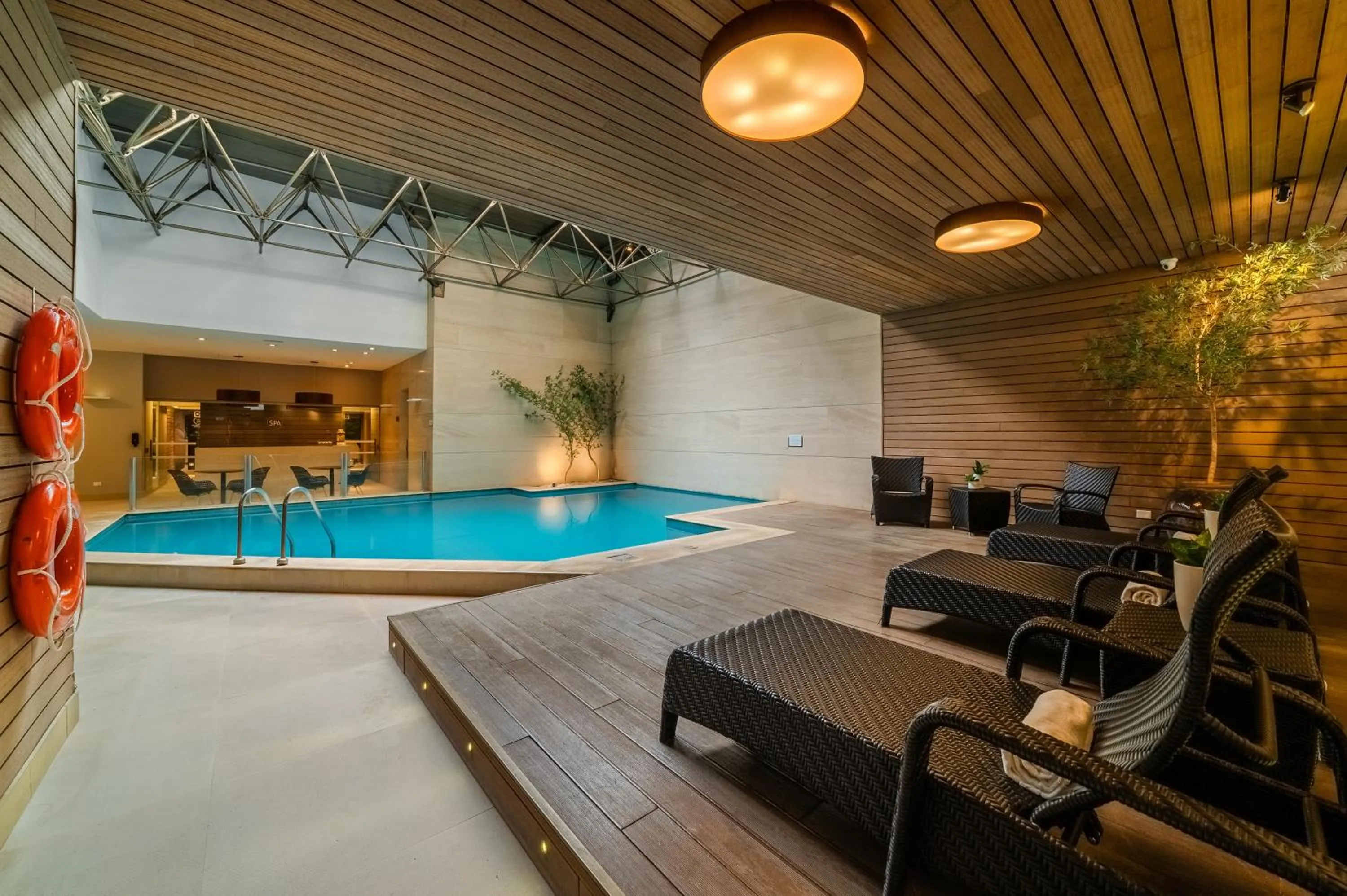 Swimming pool in Bourbon Hotel & Suites Curitiba