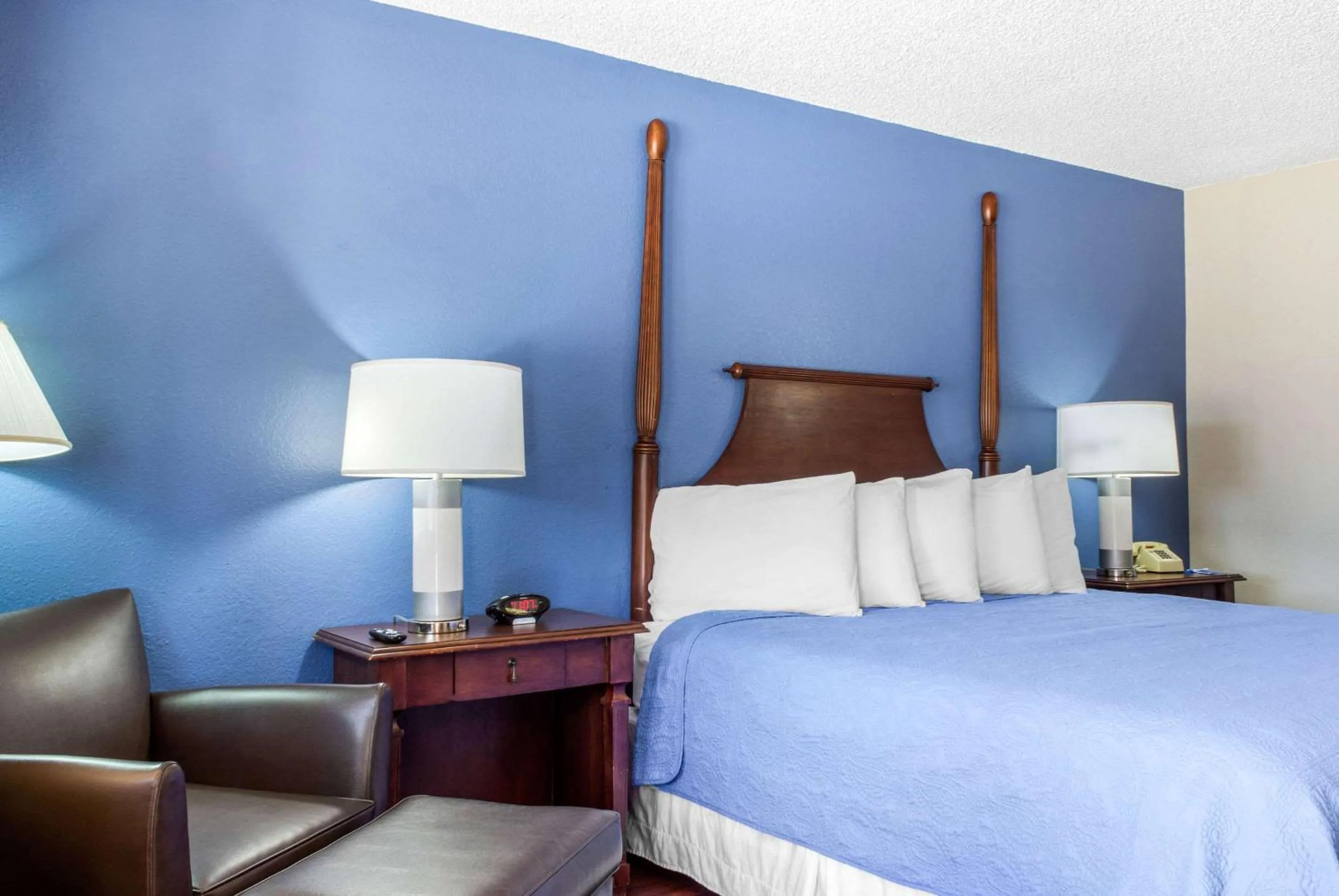 Bedroom, Bed in Rodeway Inn near Ft Huachuca