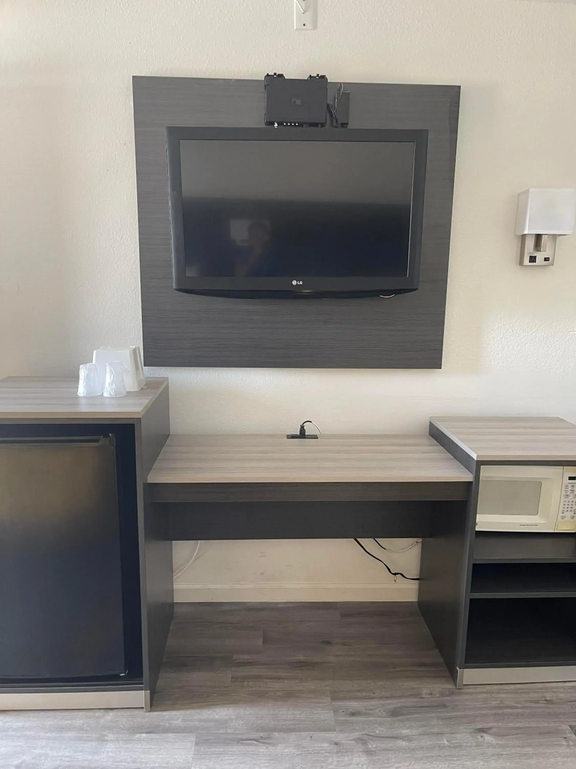 Queen Room with Two Queen Beds - single occupancy - Non-Smoking in Windsor Inn Lake Havasu City Queen Room with Two Queen Beds - single occupancy - Non-Smoking in Windsor Inn Lake Havasu City