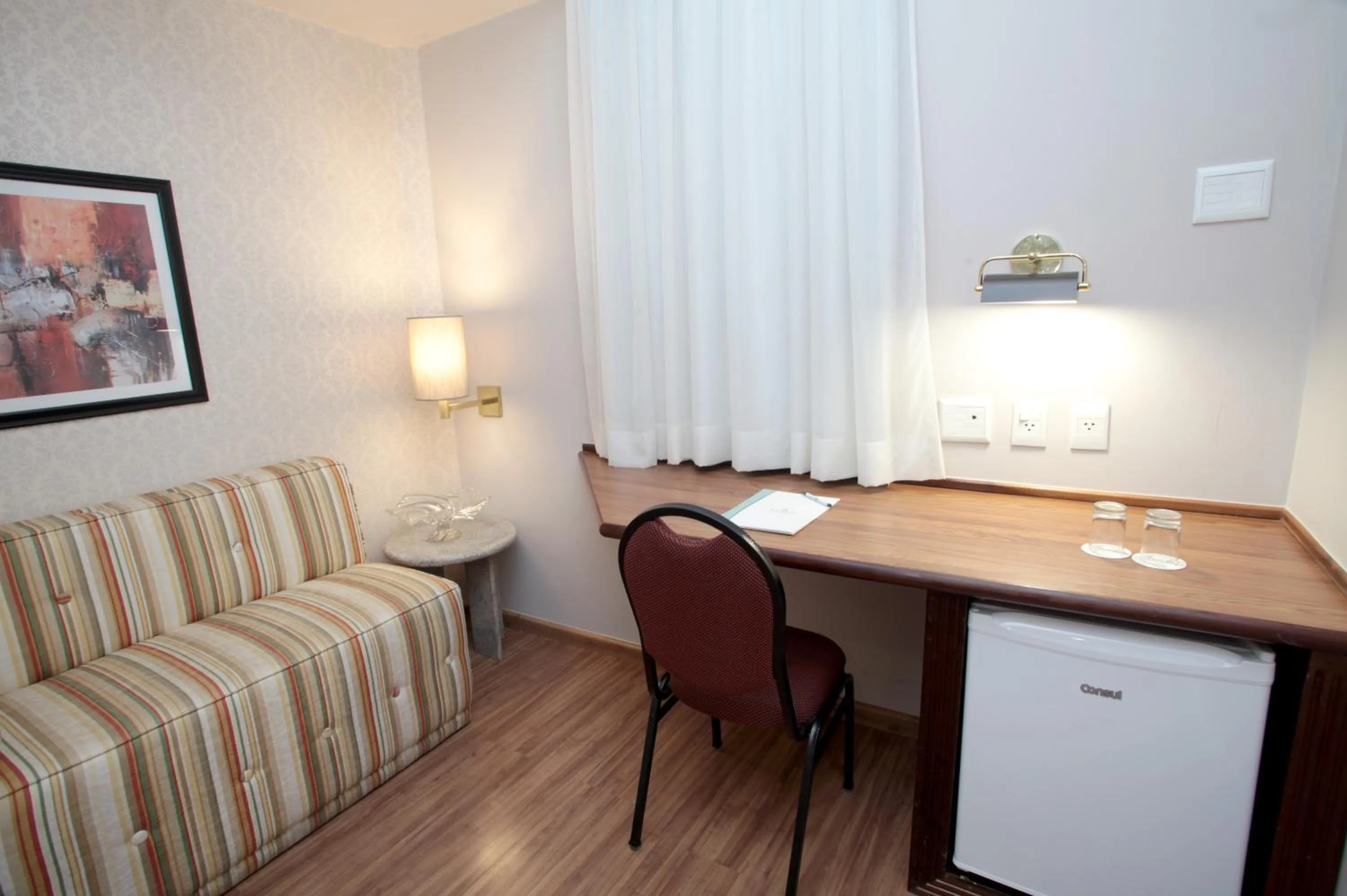 Seating area in Bourbon Londrina Hotel