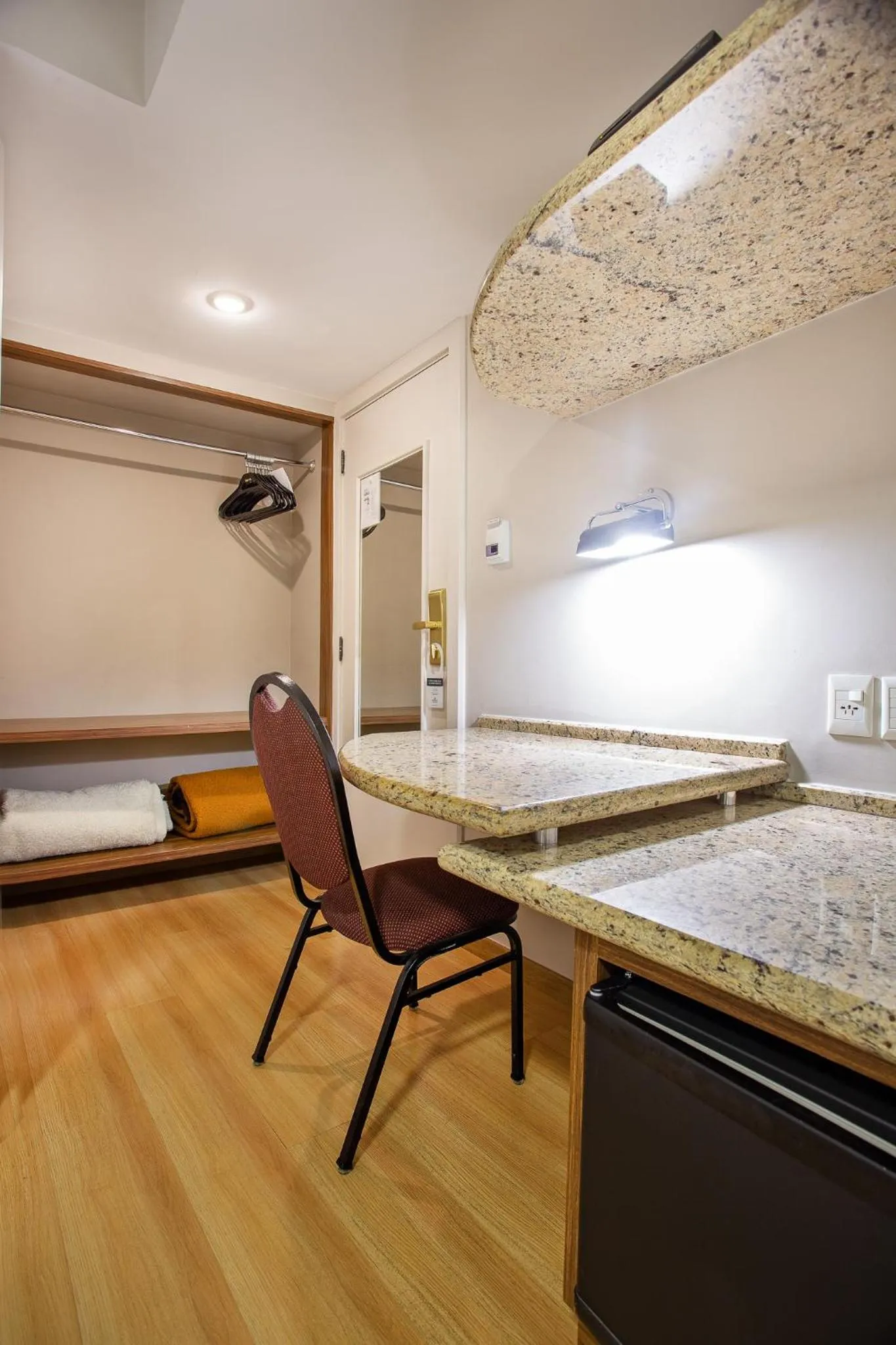 Seating area in Bourbon Londrina Hotel