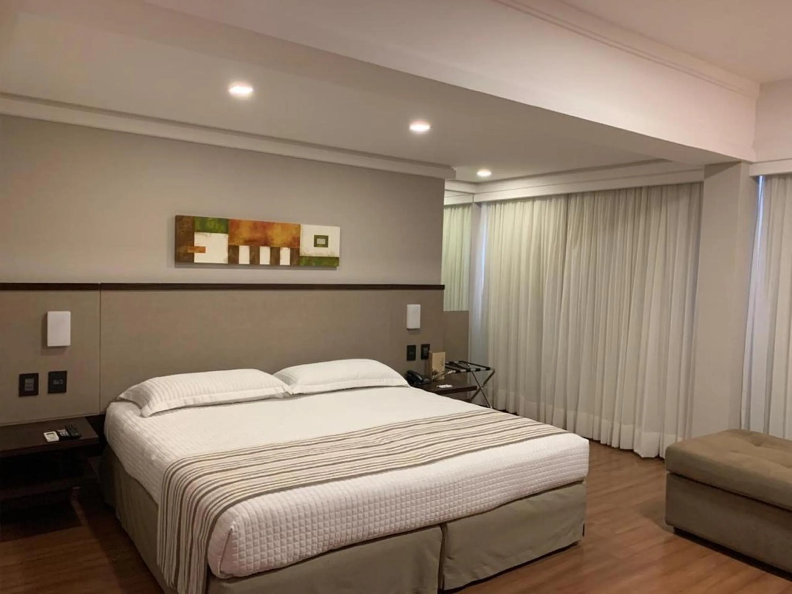 Decorative detail, Bed in Bourbon Londrina Hotel