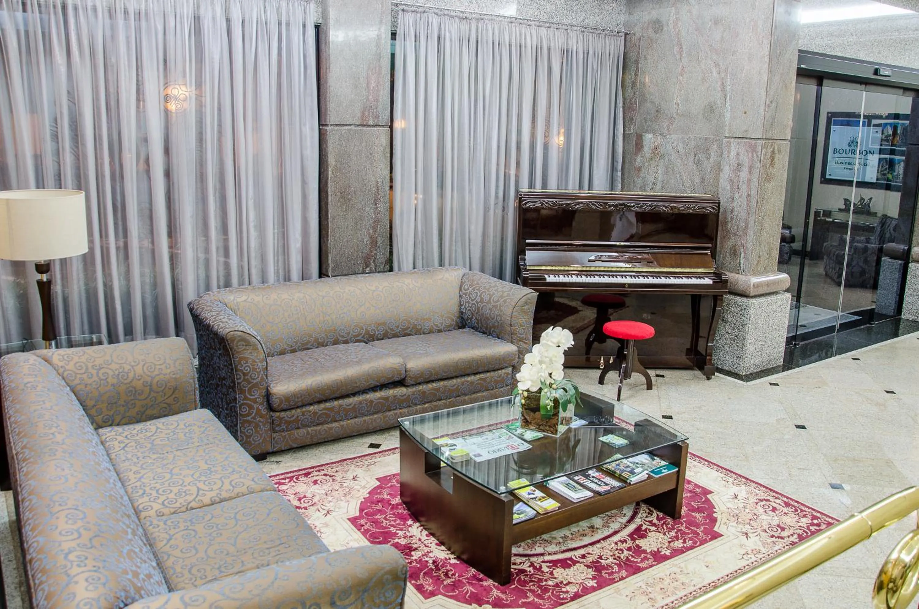 Lounge or bar in Bourbon Londrina Hotel