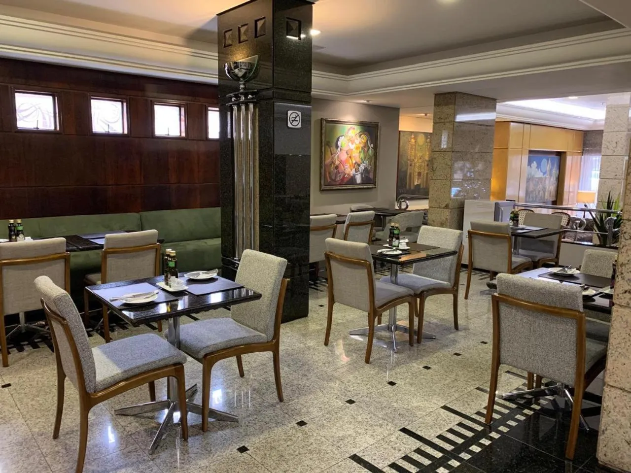 Restaurant/places to eat in Bourbon Londrina Hotel