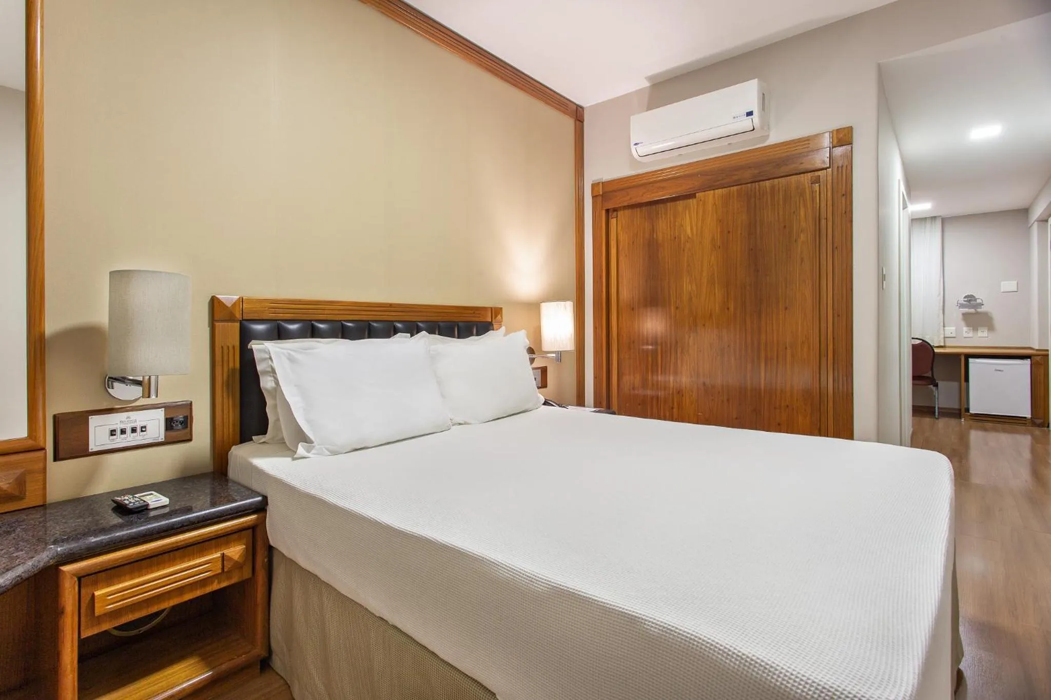 Bedroom, Bed in Bourbon Londrina Hotel