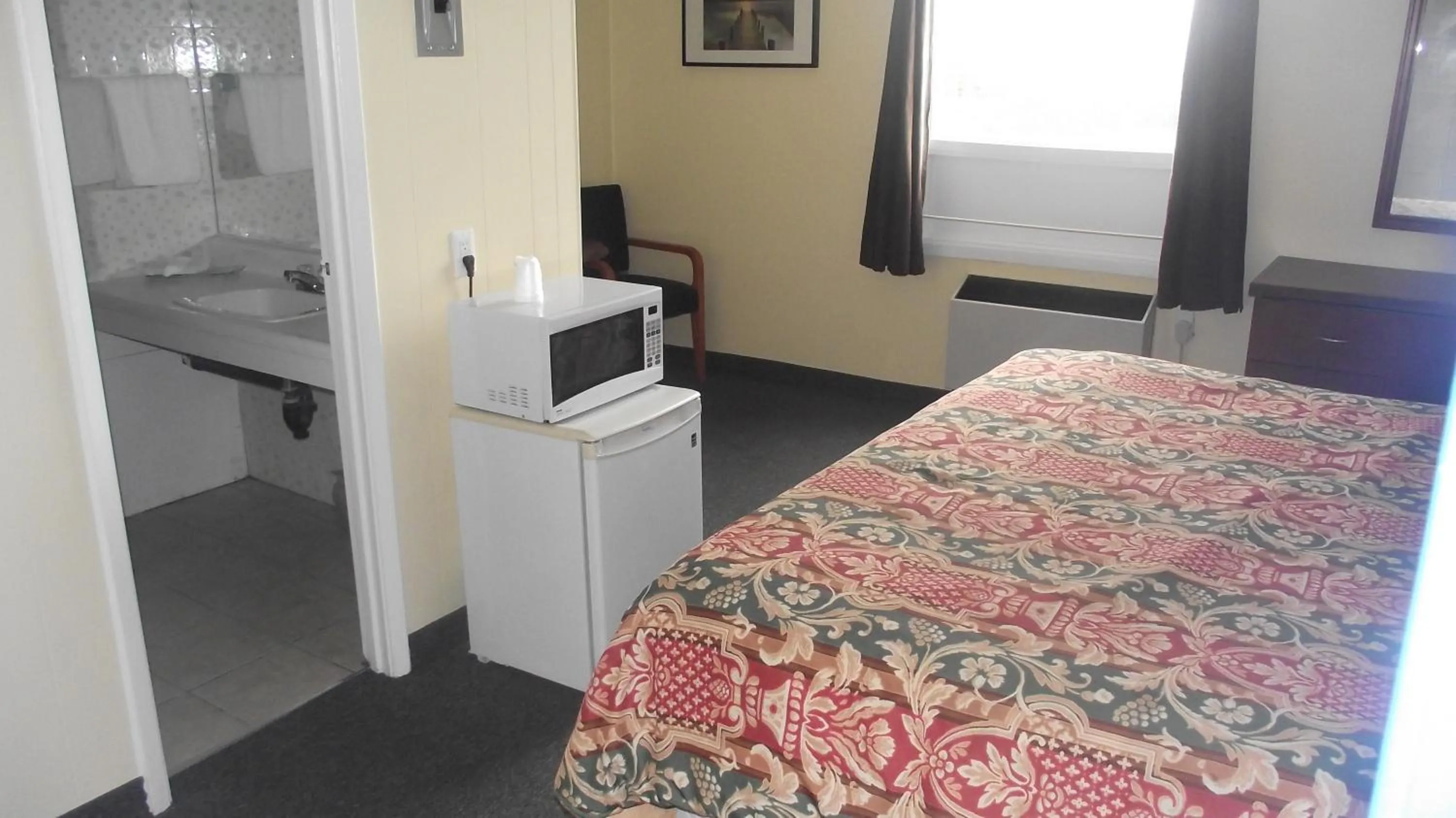 Decorative detail, Bed in Empress Inn and Suites by the Falls
