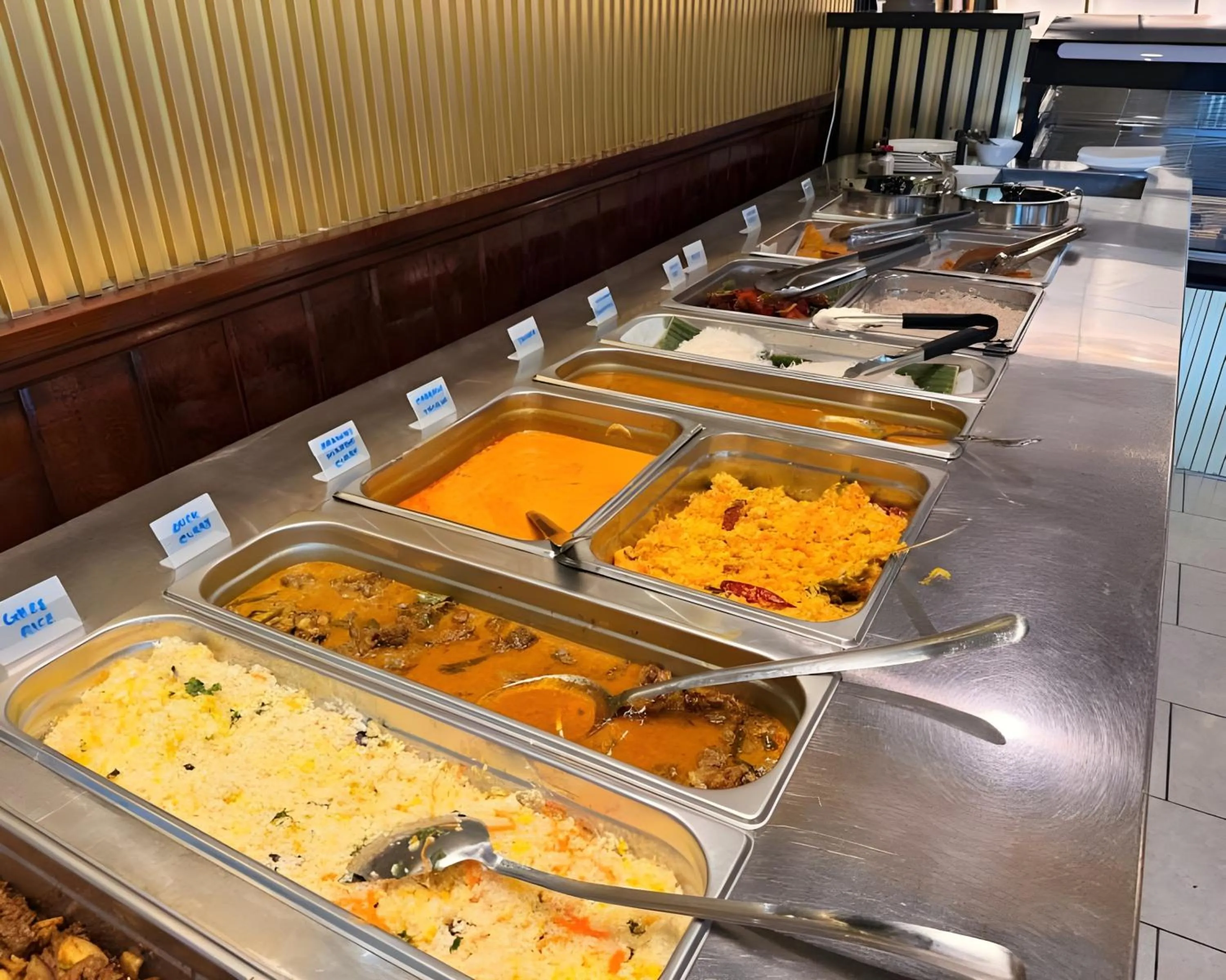 Restaurant/places to eat in Empress Inn and Suites by the Falls