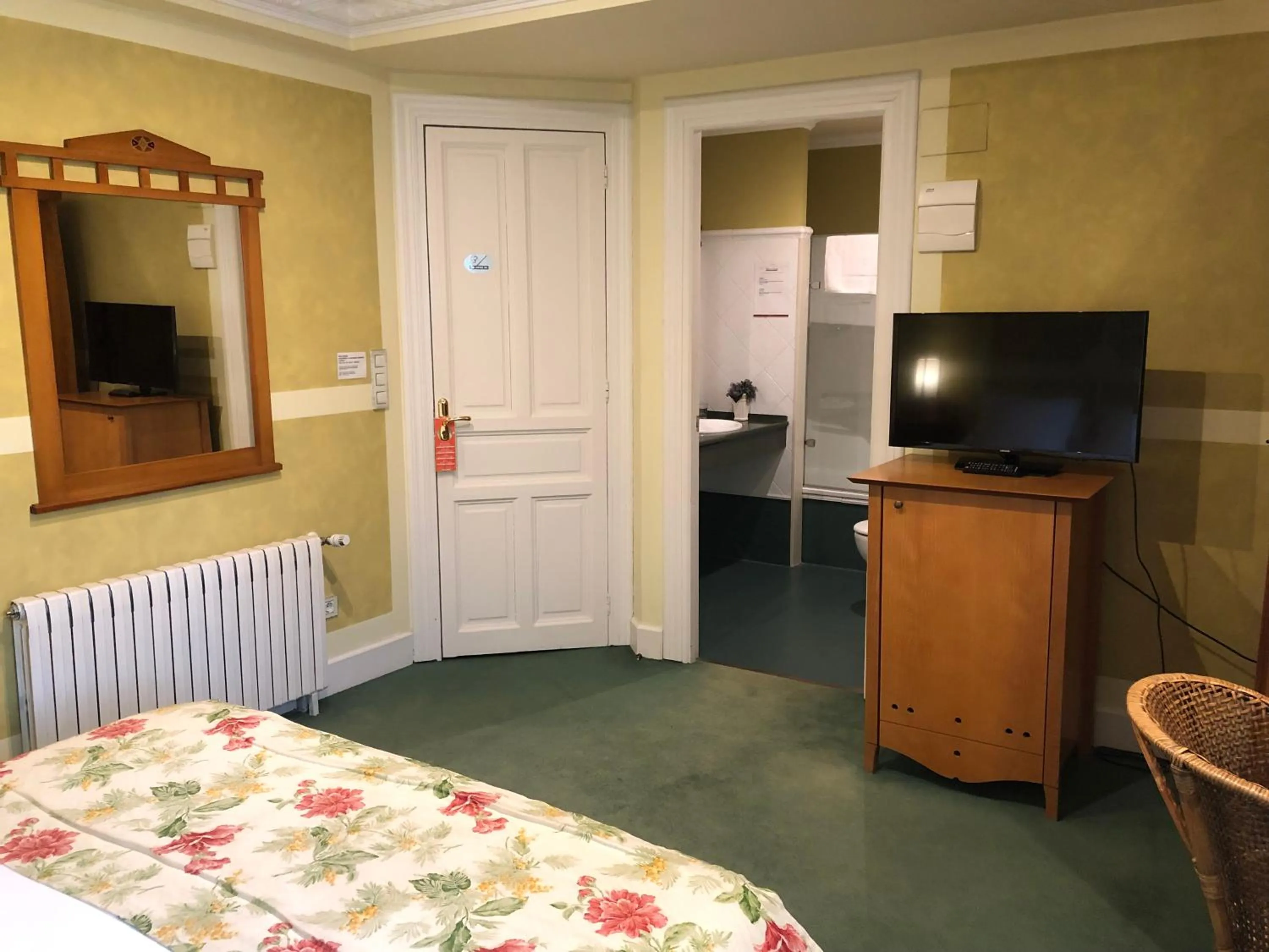 Toilet, Bed in Marina de Campios