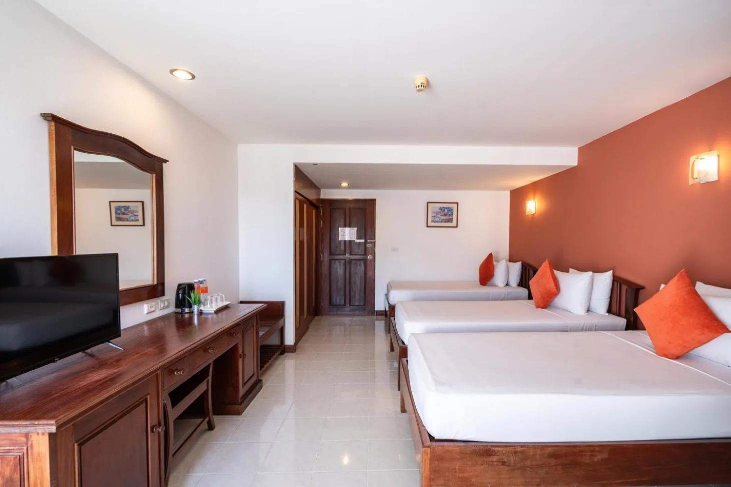 Photo of the whole room, Bed in JP Villa Pattaya