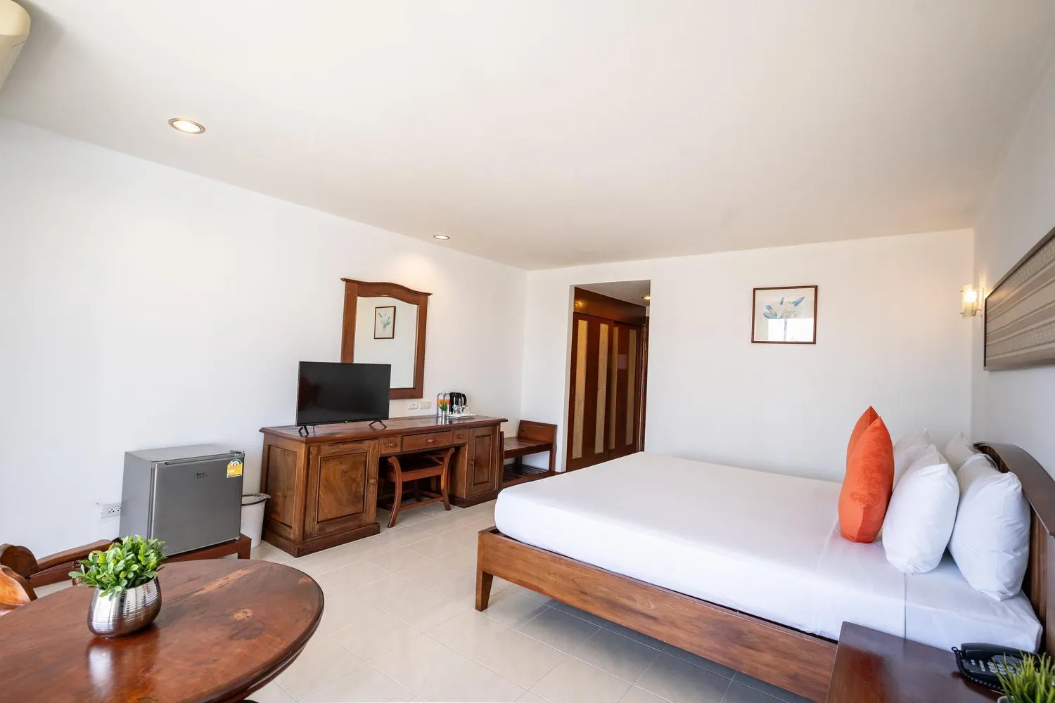 Photo of the whole room, Bed in JP Villa Pattaya