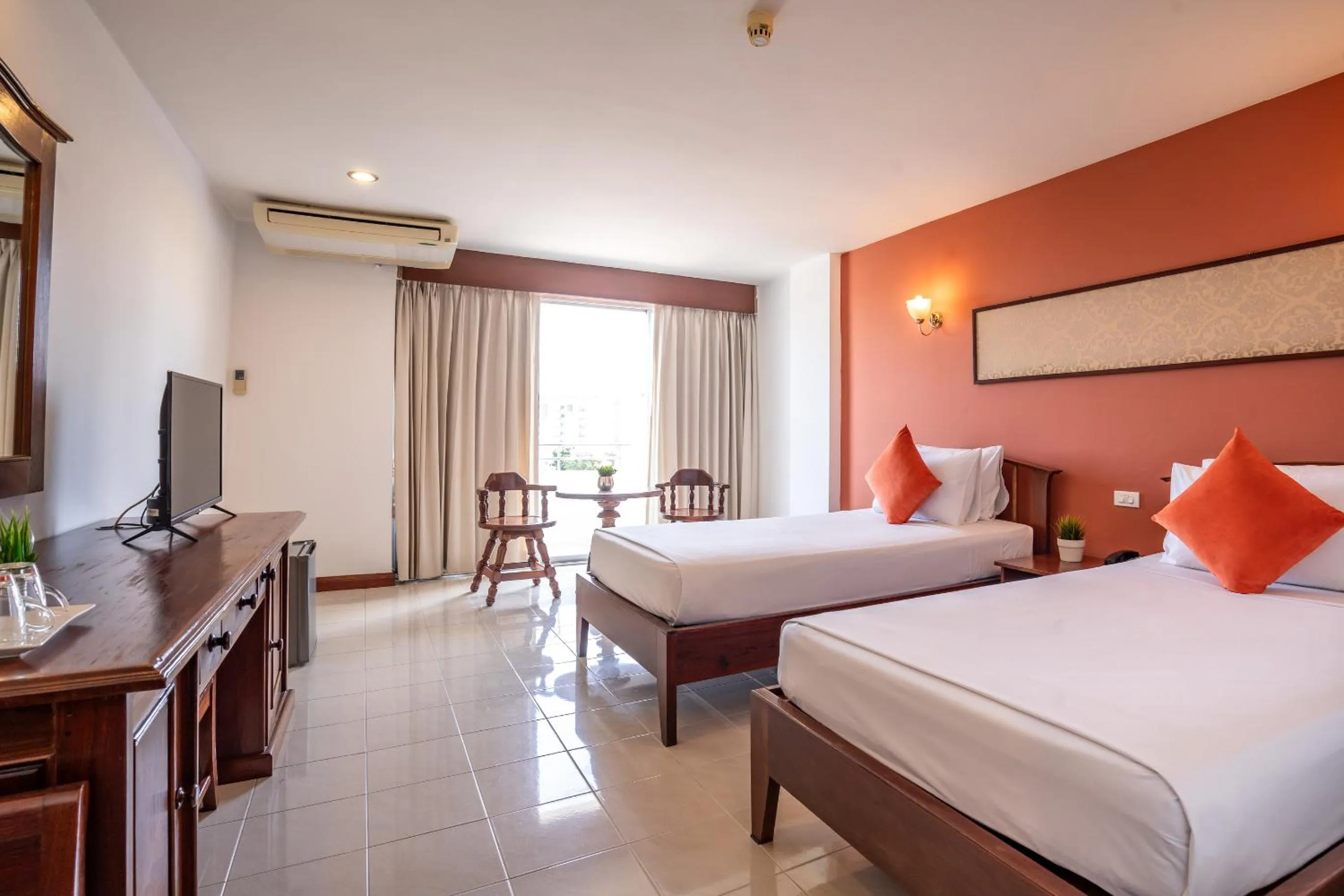 Photo of the whole room, Bed in JP Villa Pattaya