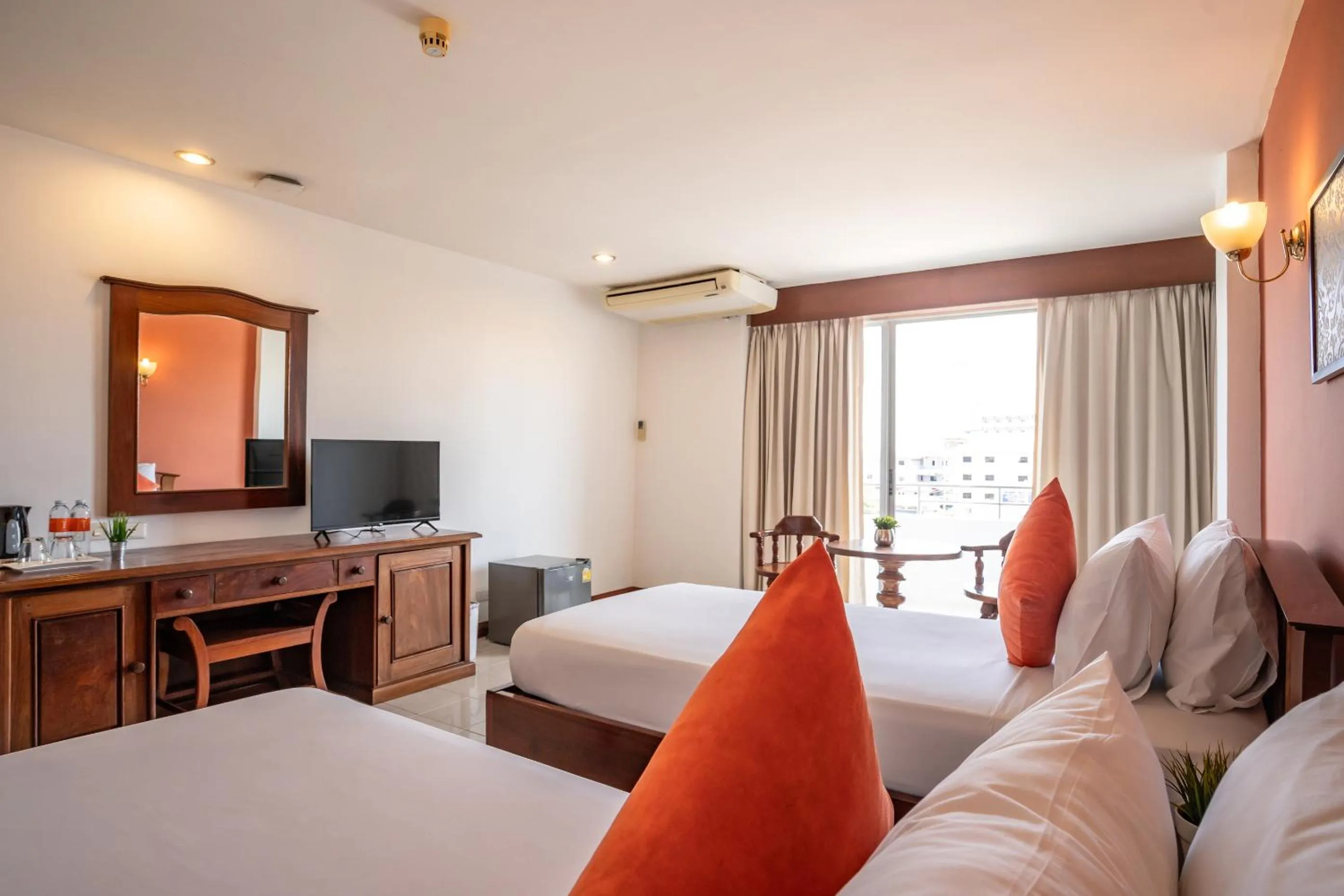 Photo of the whole room, Bed in JP Villa Pattaya