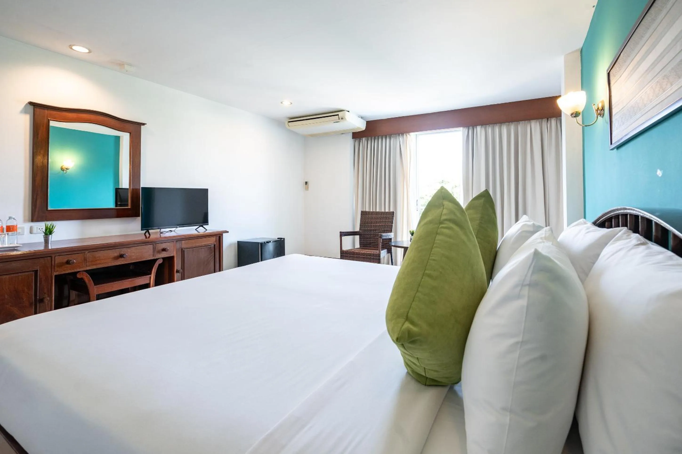 Photo of the whole room, Bed in JP Villa Pattaya