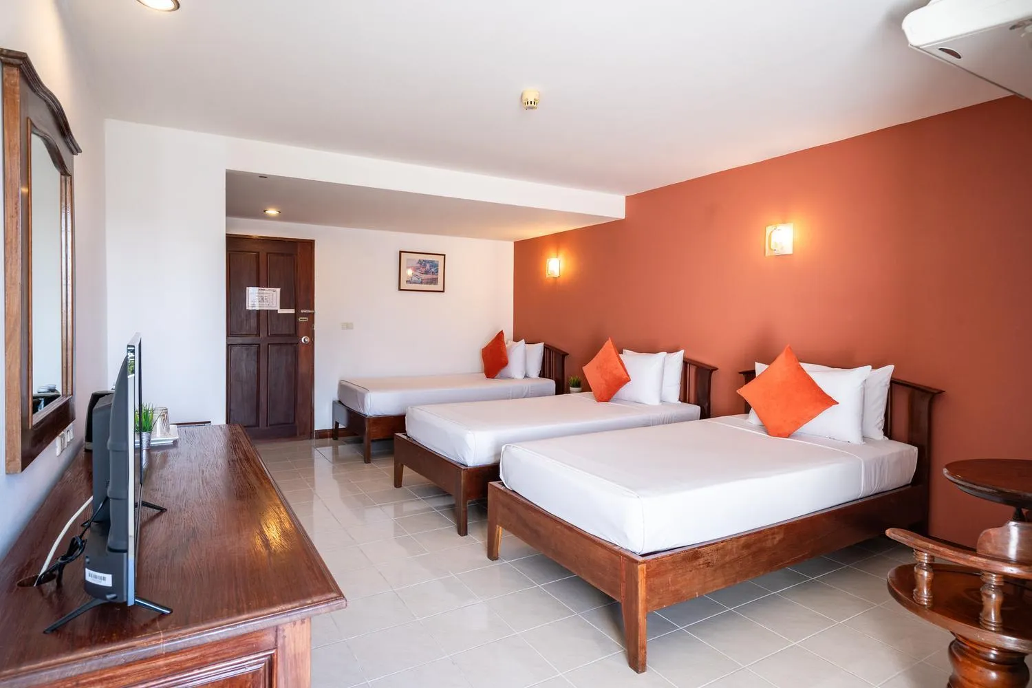 Photo of the whole room, Bed in JP Villa Pattaya