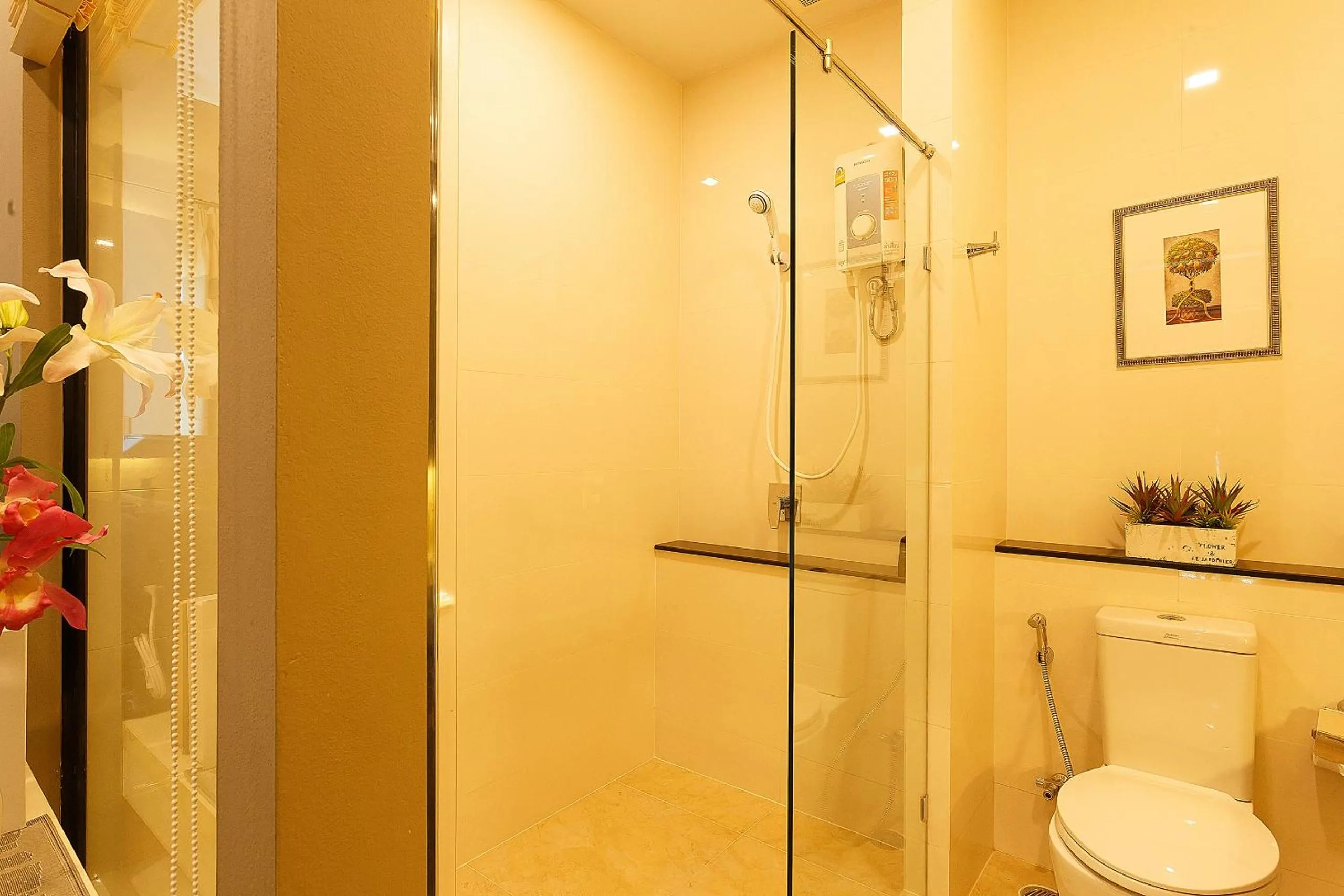 Shower in Green Point Residence Hotel