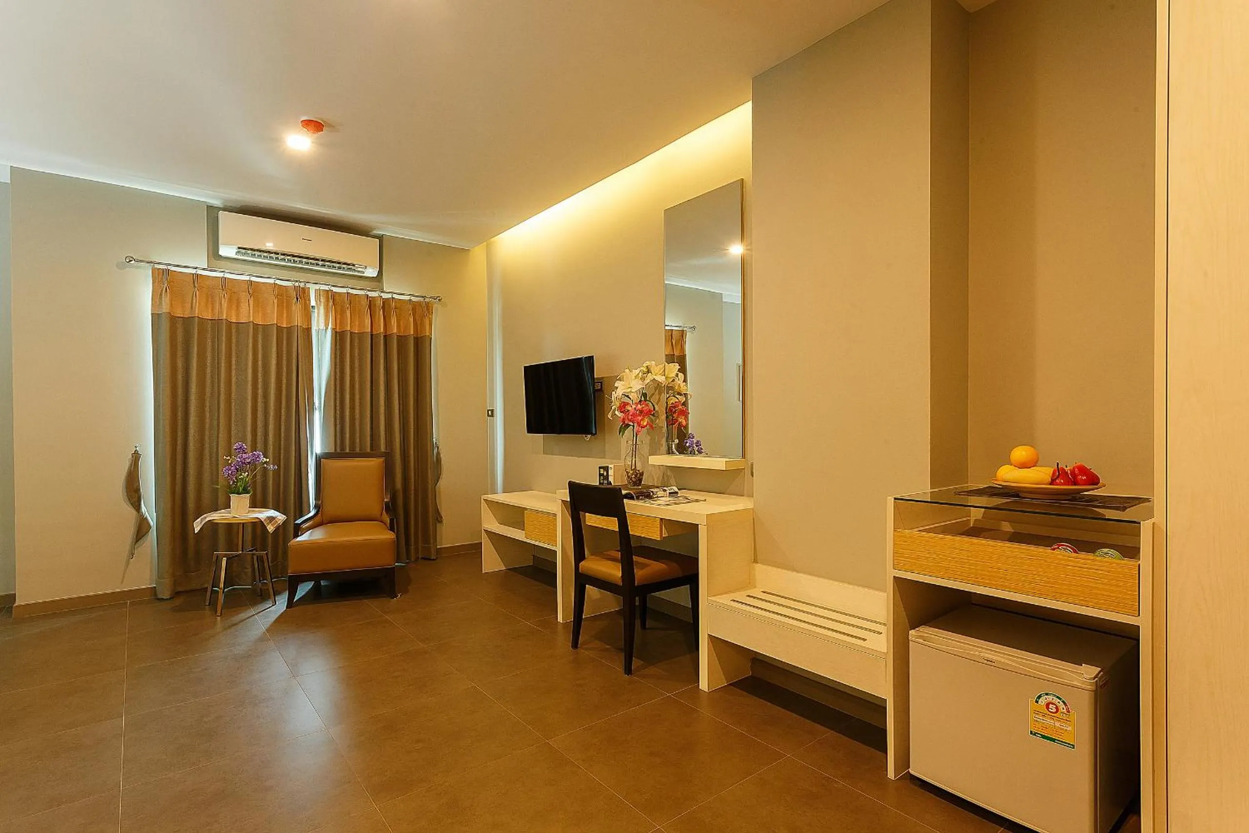 TV and multimedia in Green Point Residence Hotel