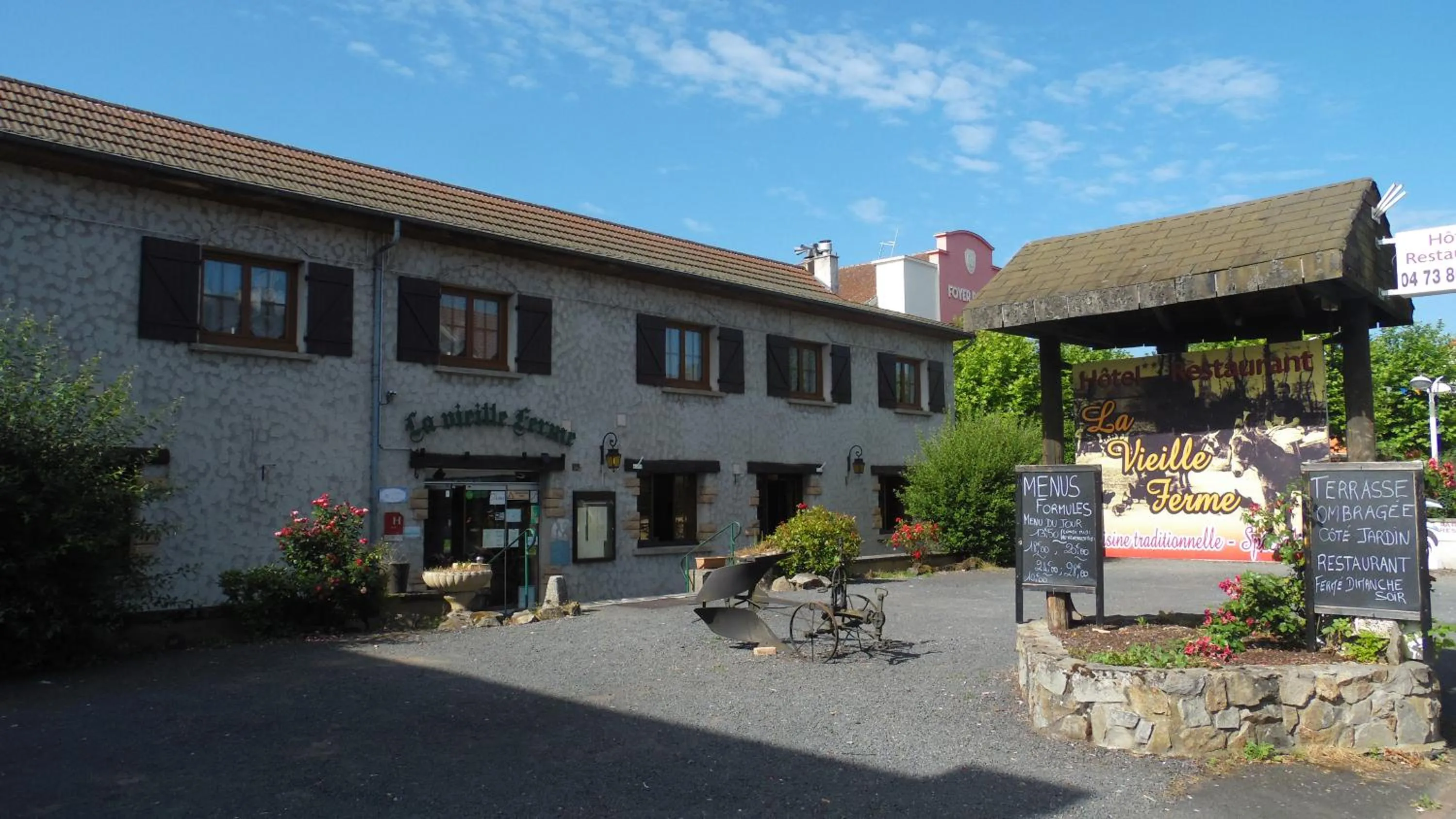 Facade/entrance in La Vieille Ferme